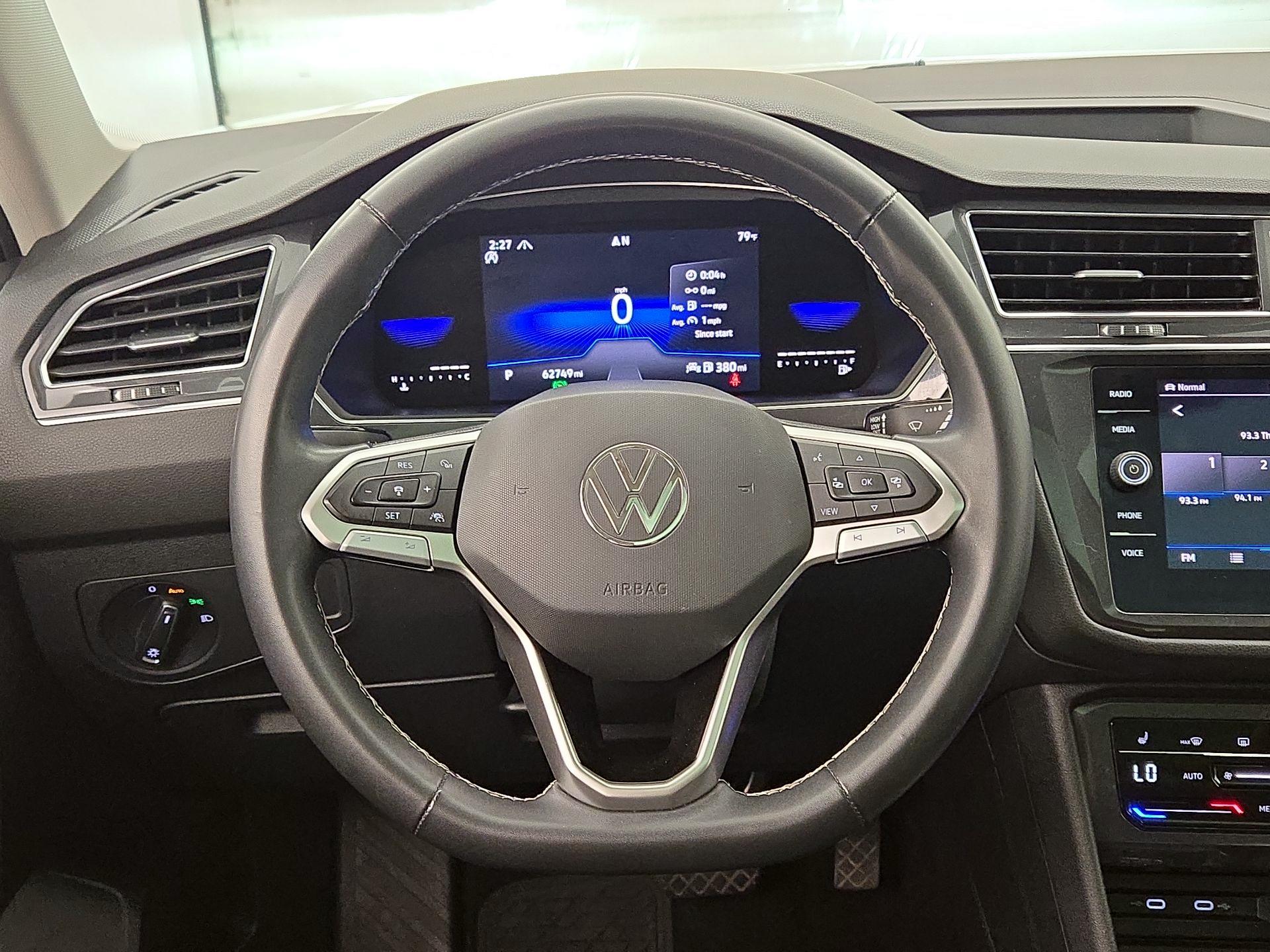 Thumbnail: 2022 Volkswagen Tiguan - 10