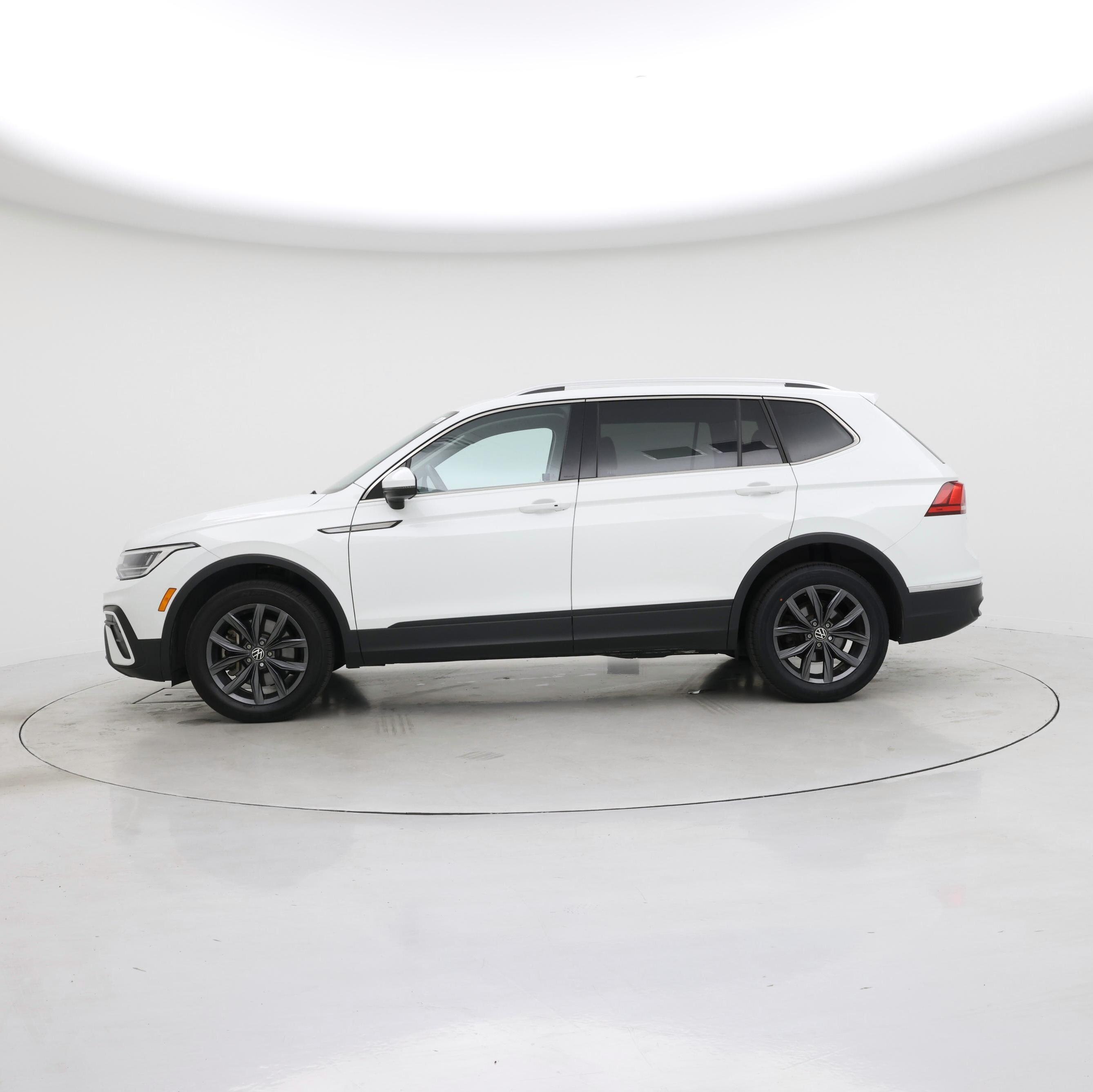 Thumbnail: 2022 Volkswagen Tiguan - 3