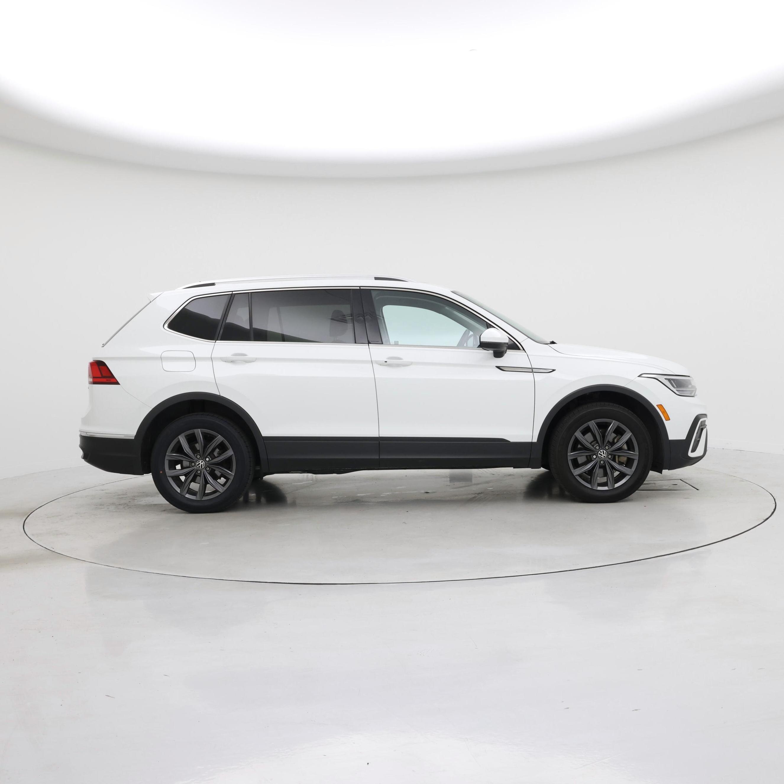 Thumbnail: 2022 Volkswagen Tiguan - 7