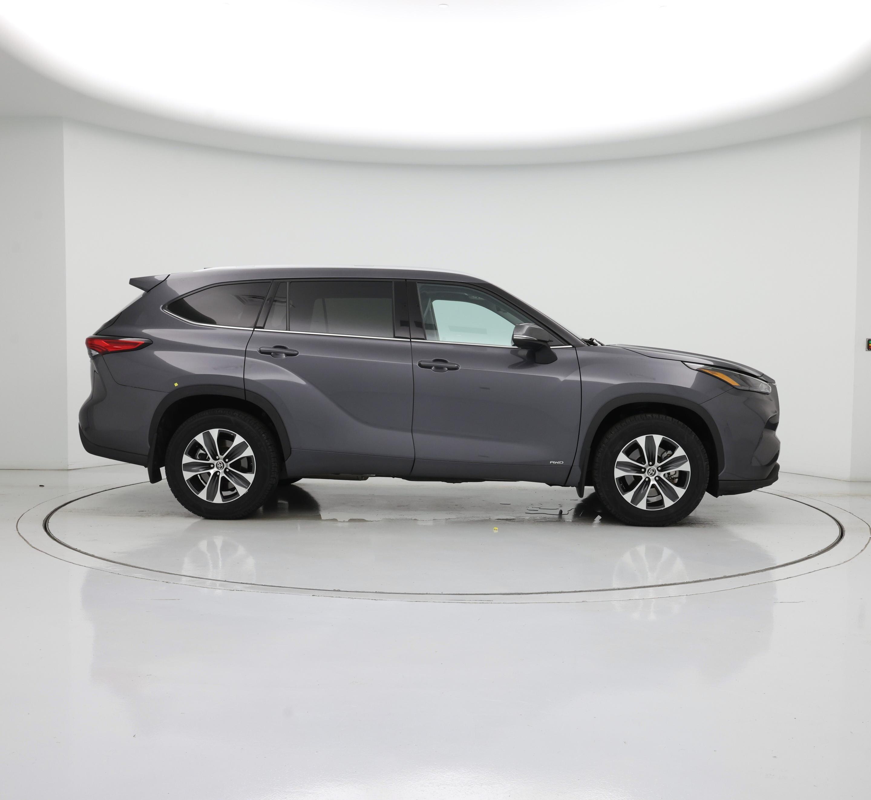 Thumbnail: 2022 Toyota Highlander - 7