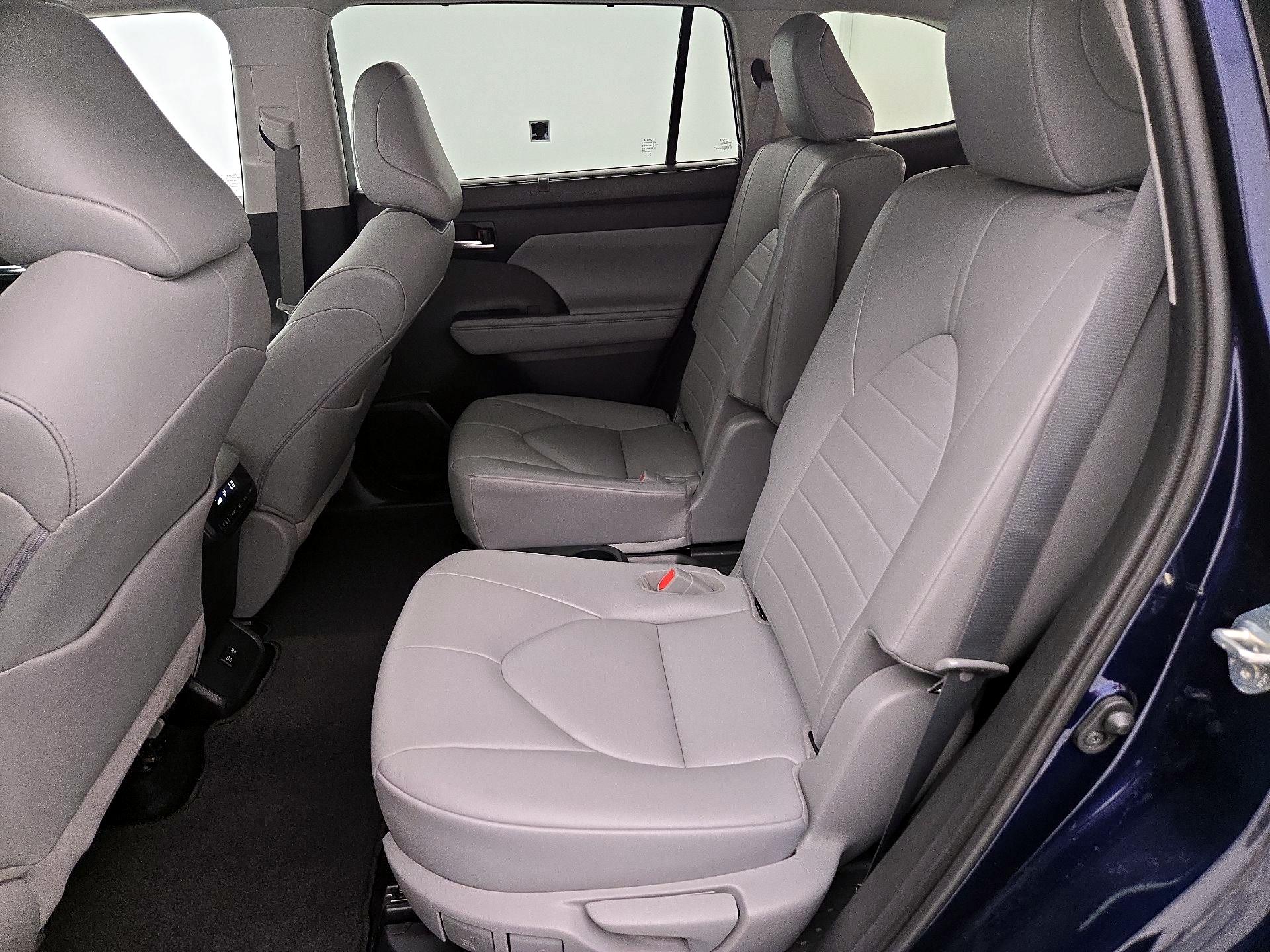 Thumbnail: 2021 Toyota Highlander - 20