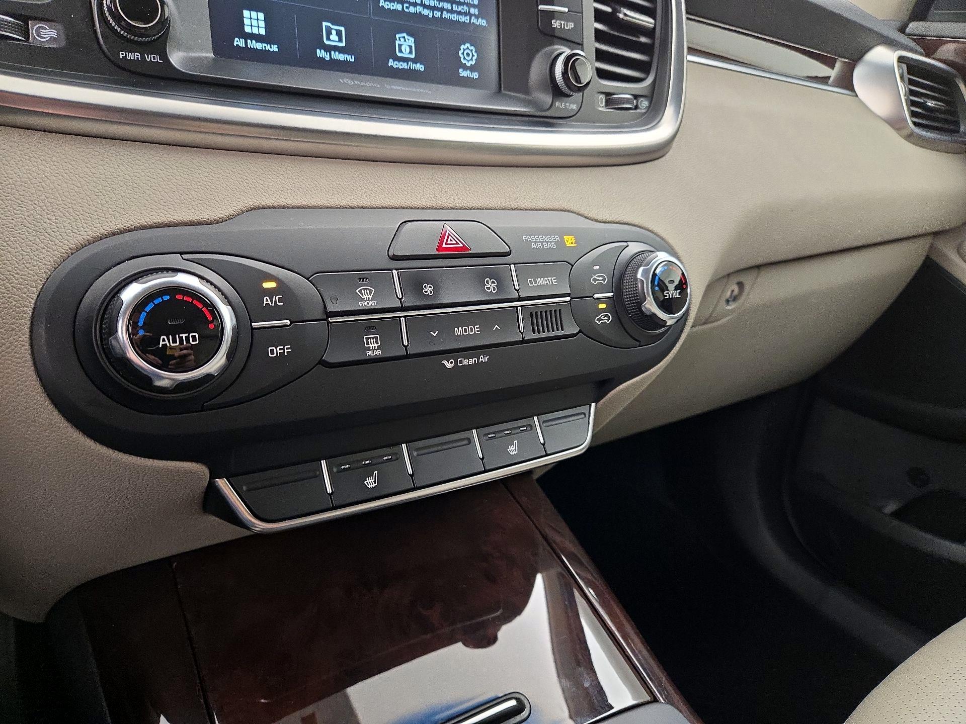 Thumbnail: 2017 Kia Sorento - 16