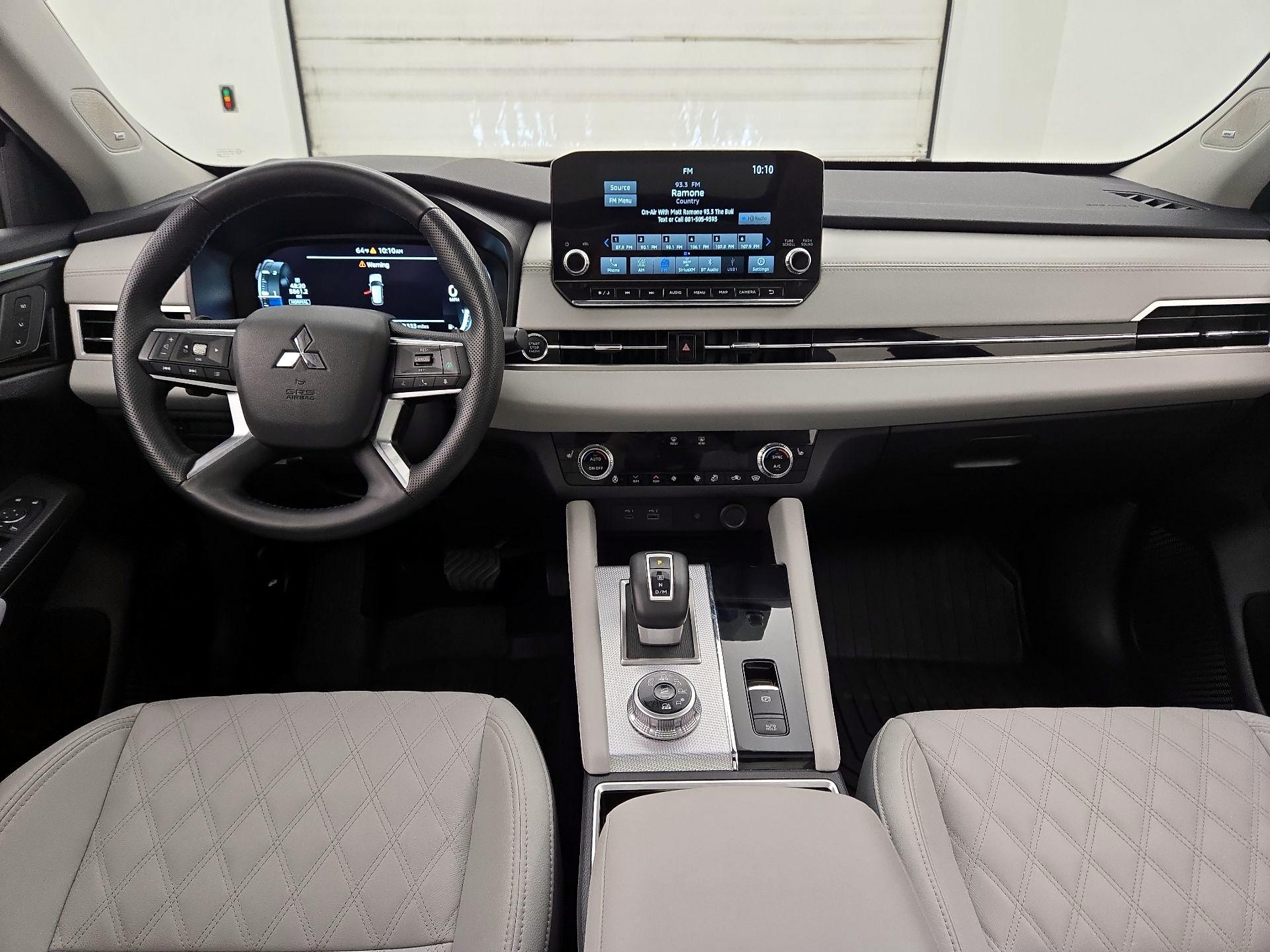 Thumbnail: 2024 Mitsubishi Outlander - 9