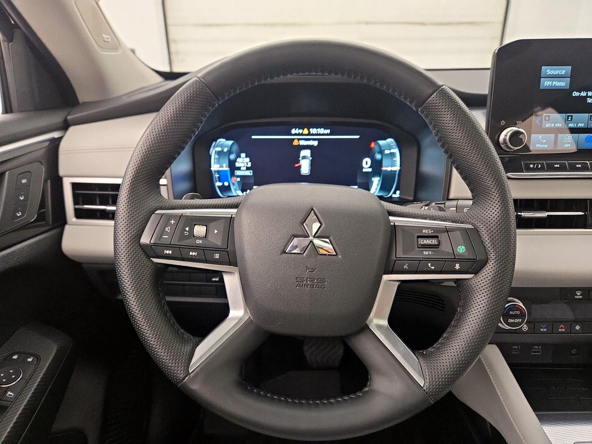 Thumbnail: 2024 Mitsubishi Outlander - 10