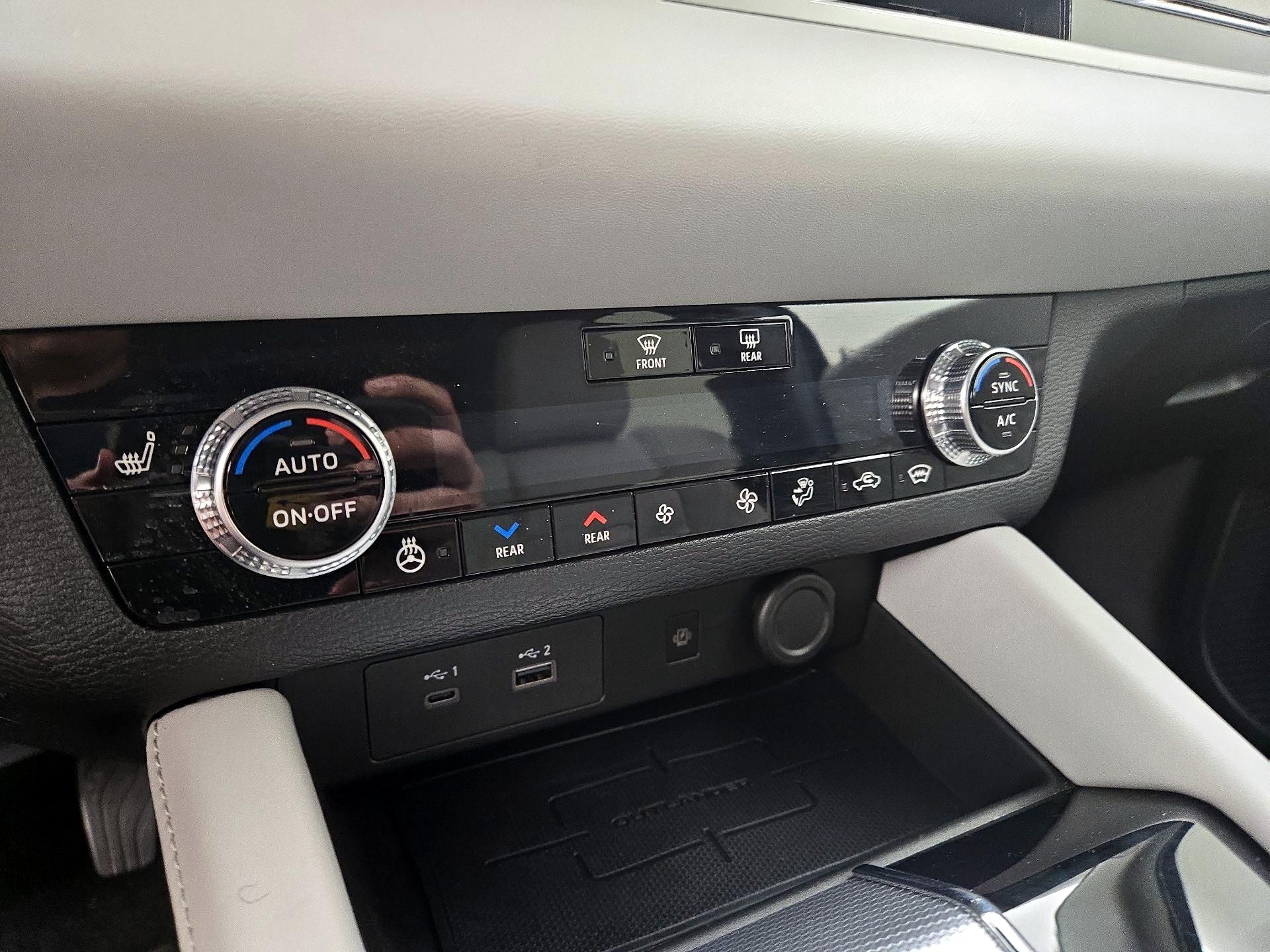 Thumbnail: 2024 Mitsubishi Outlander - 16