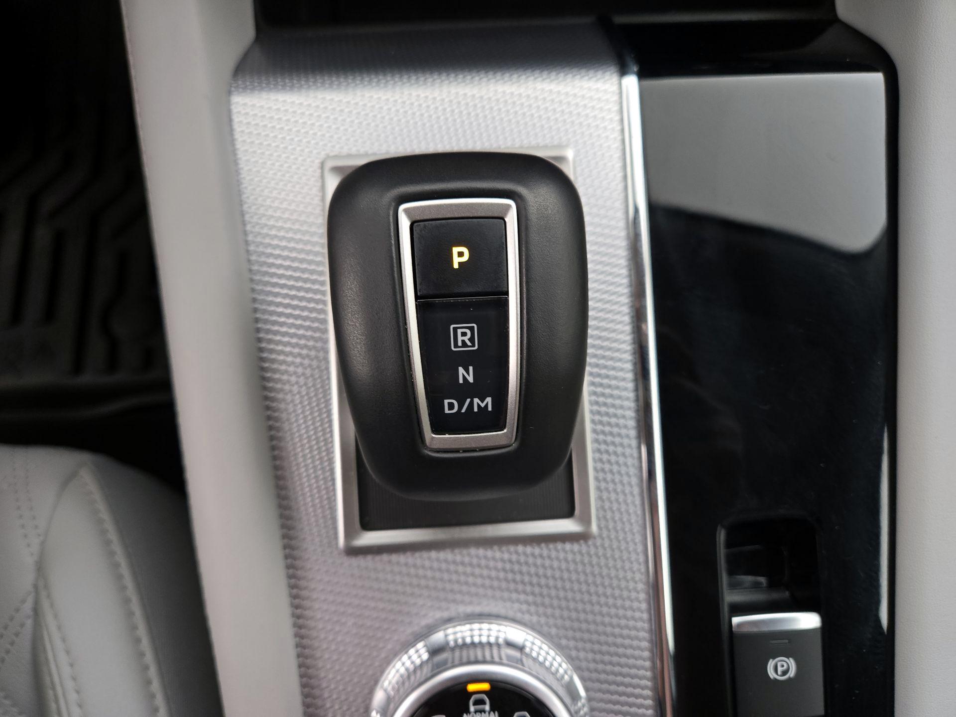 Thumbnail: 2024 Mitsubishi Outlander - 17