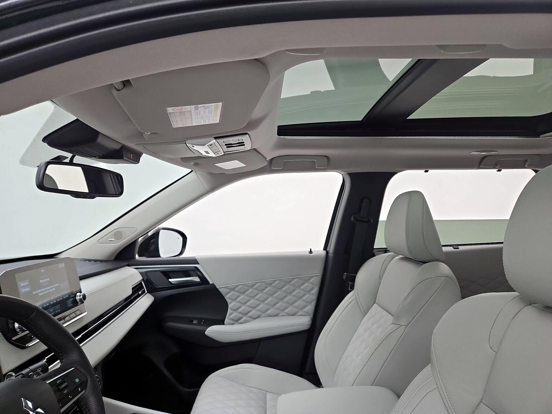 Thumbnail: 2024 Mitsubishi Outlander - 19
