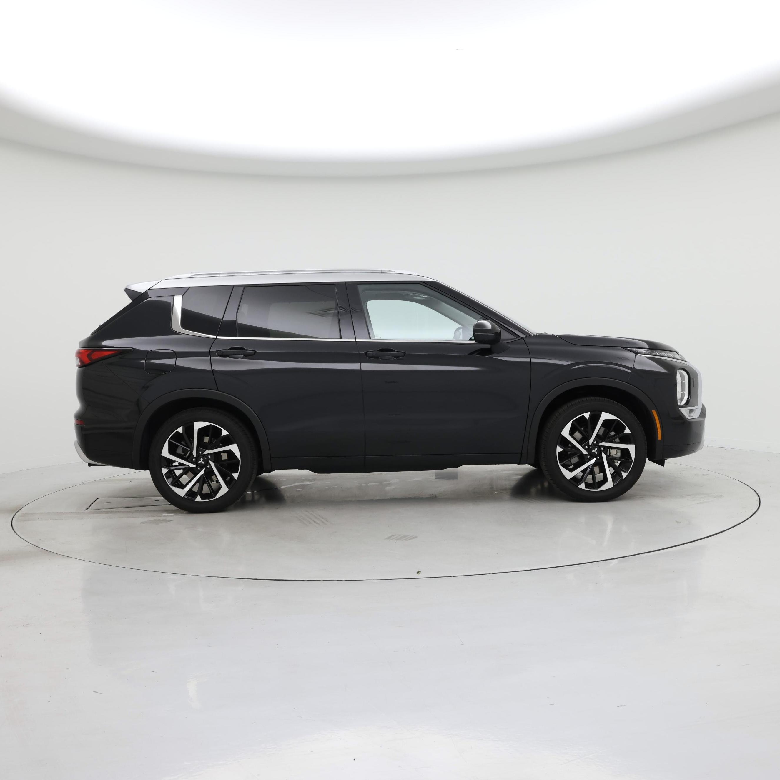 Thumbnail: 2024 Mitsubishi Outlander - 7