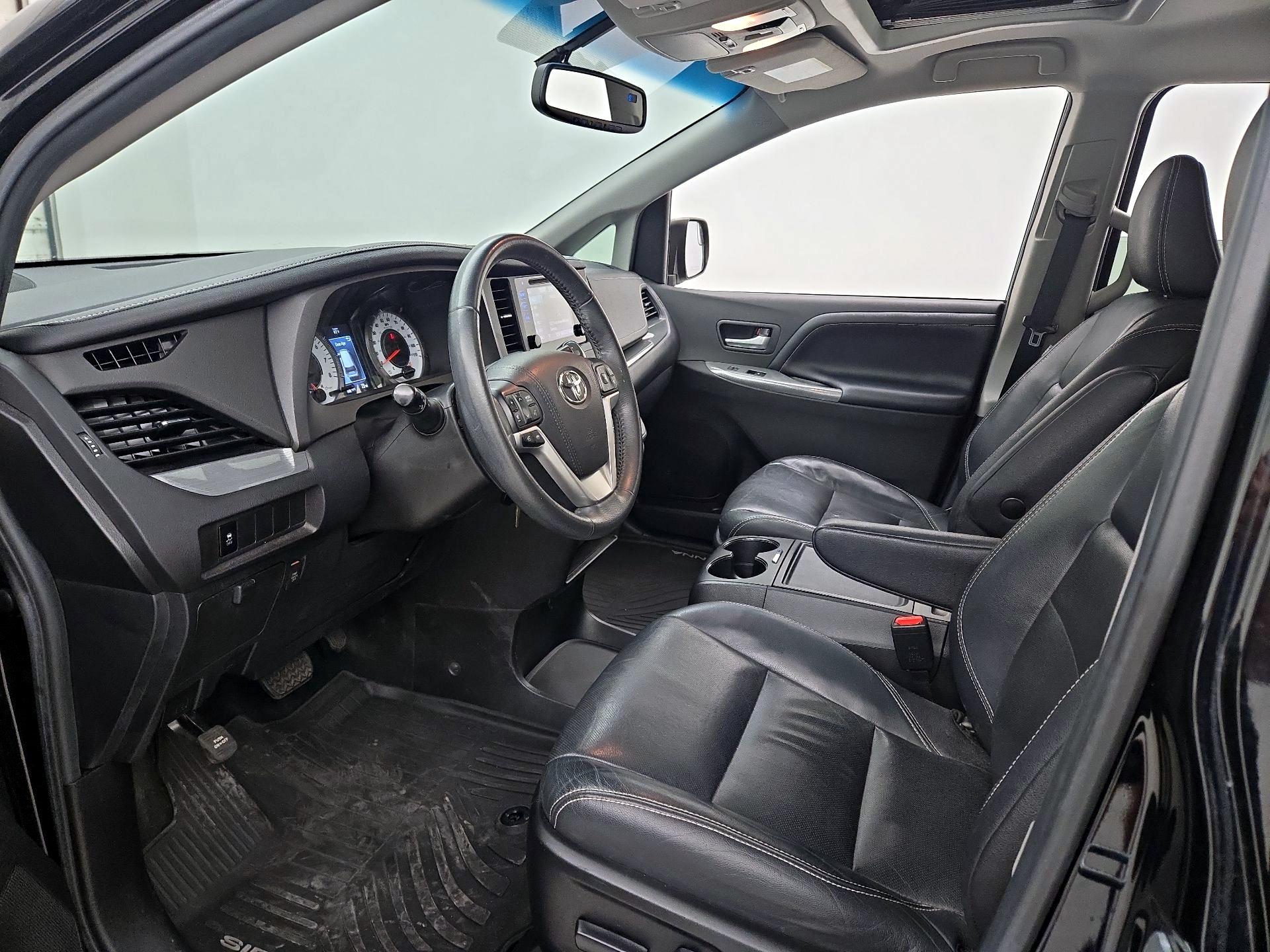 Thumbnail: 2017 Toyota Sienna - 11