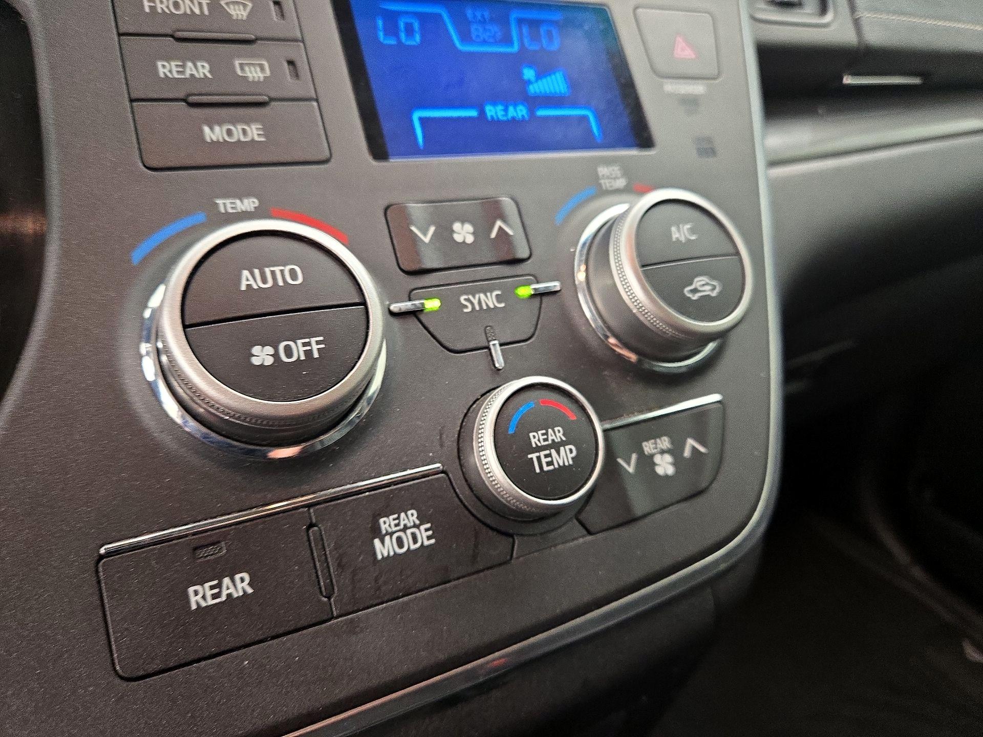 Thumbnail: 2017 Toyota Sienna - 16