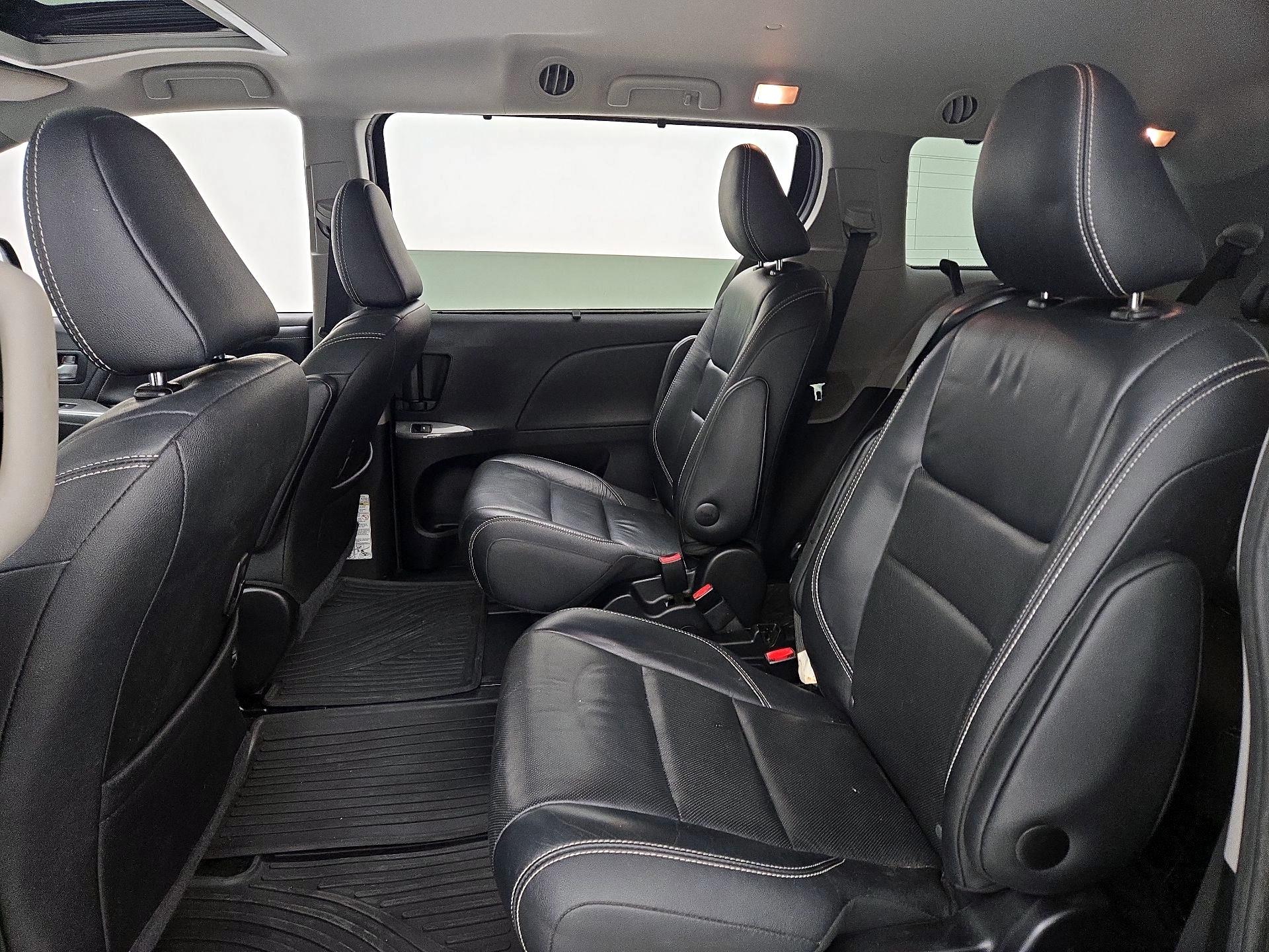 Thumbnail: 2017 Toyota Sienna - 20