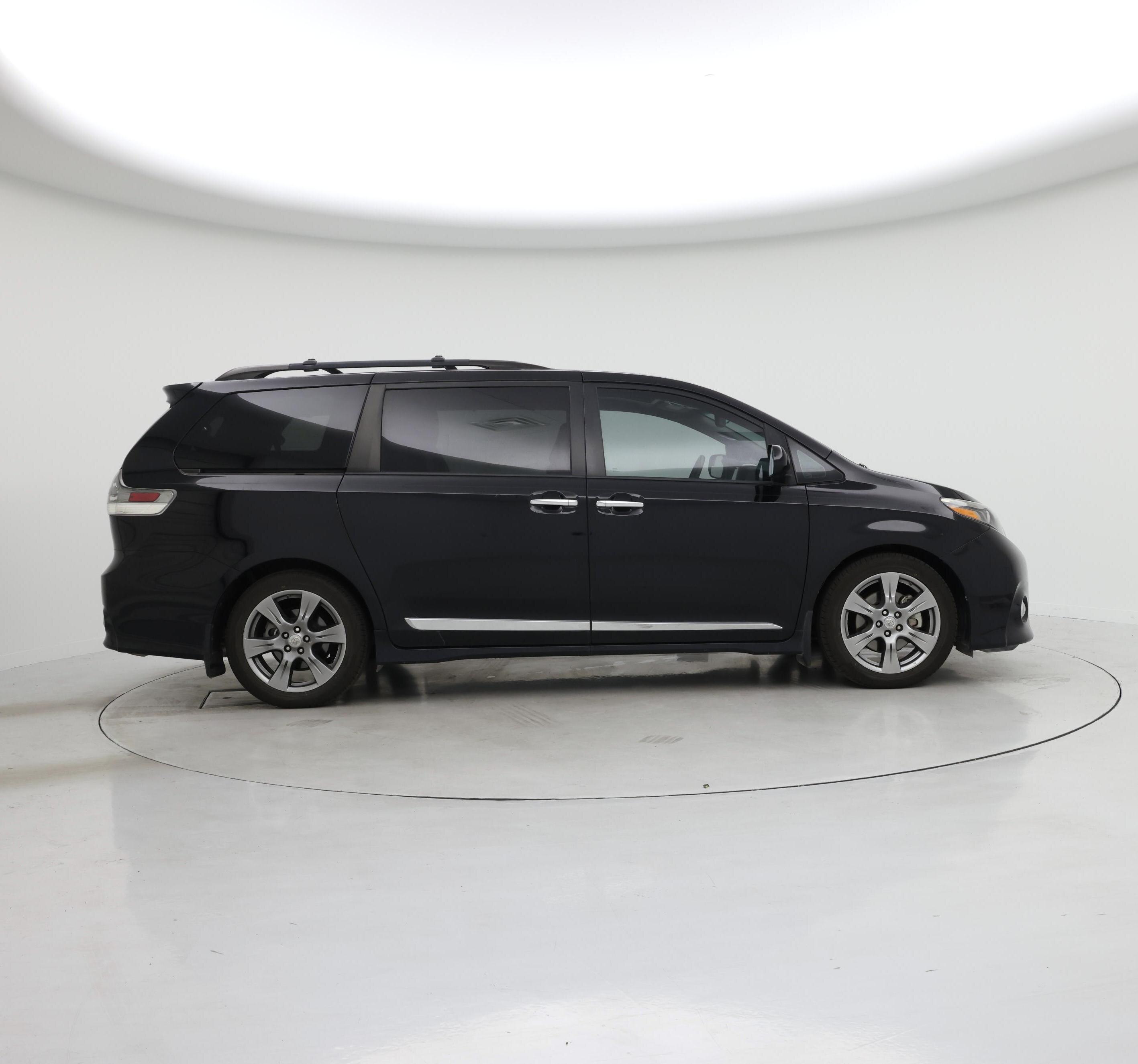Thumbnail: 2017 Toyota Sienna - 7