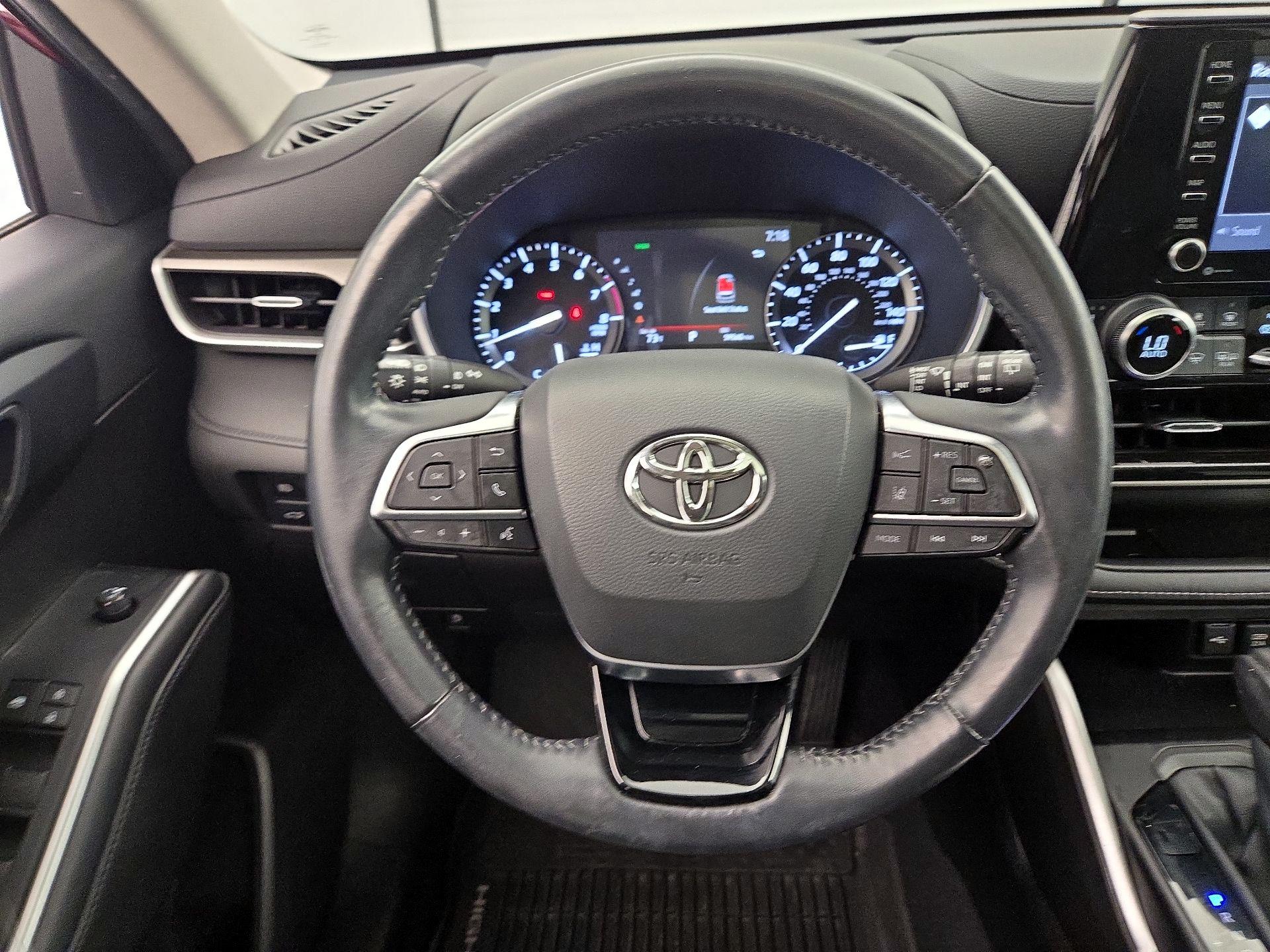 Thumbnail: 2021 Toyota Highlander - 10