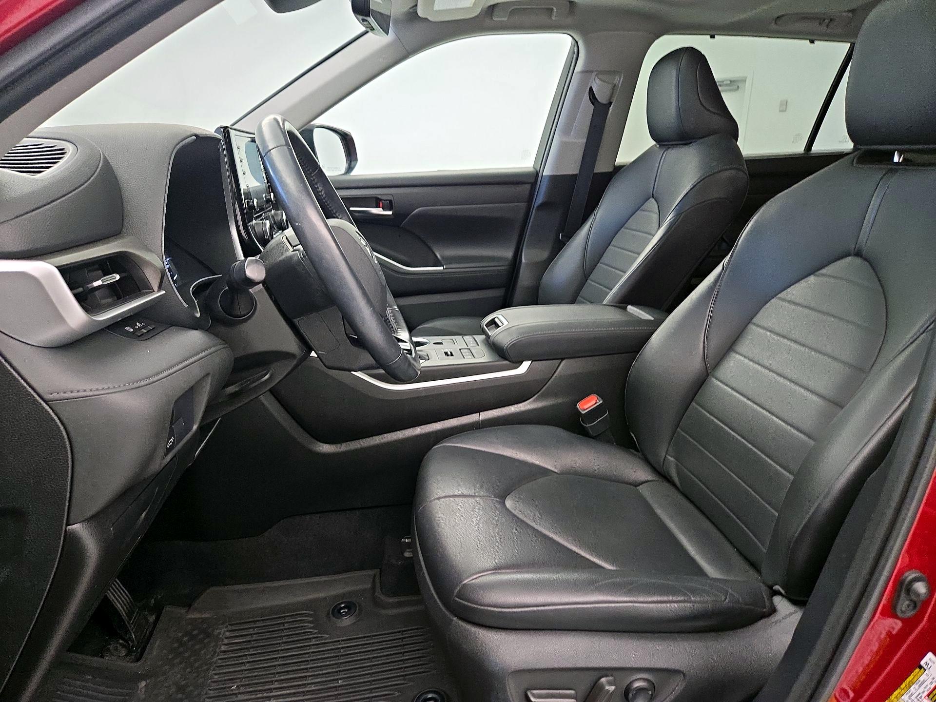 Thumbnail: 2021 Toyota Highlander - 11