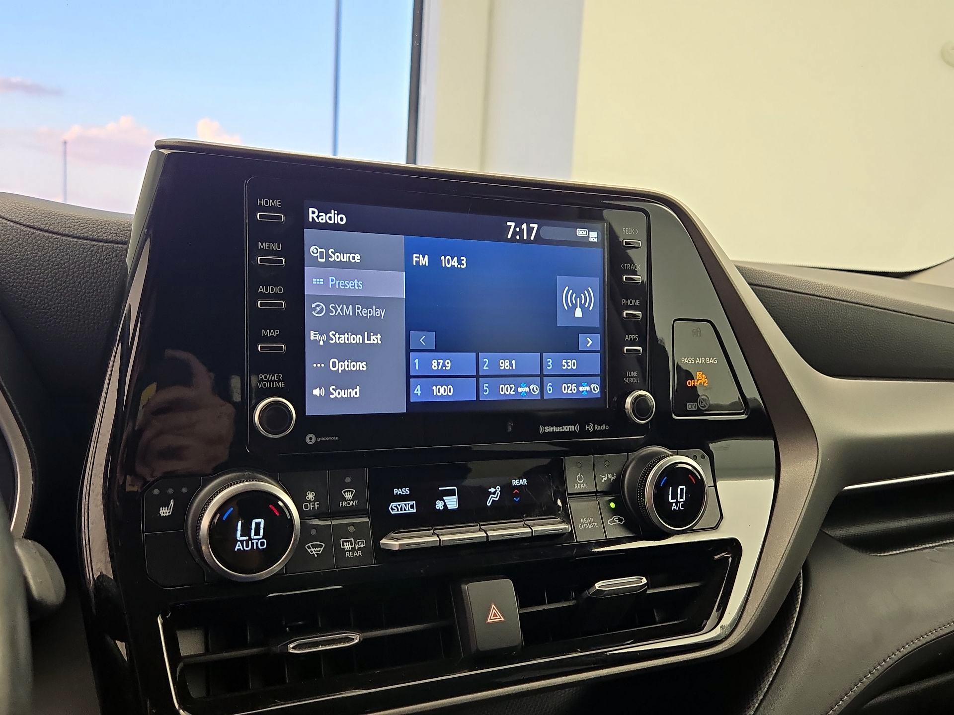 Thumbnail: 2021 Toyota Highlander - 15