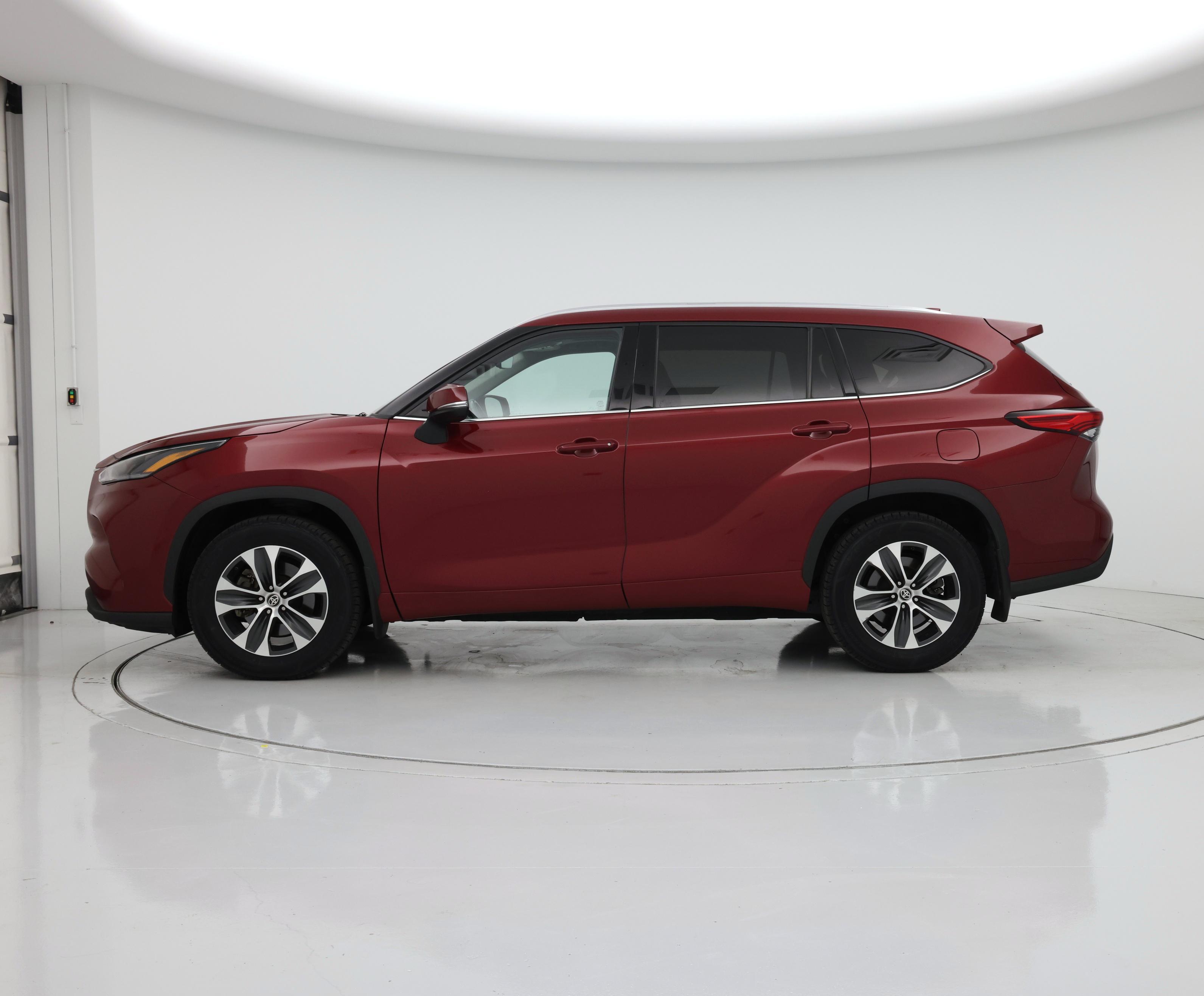 Thumbnail: 2021 Toyota Highlander - 3