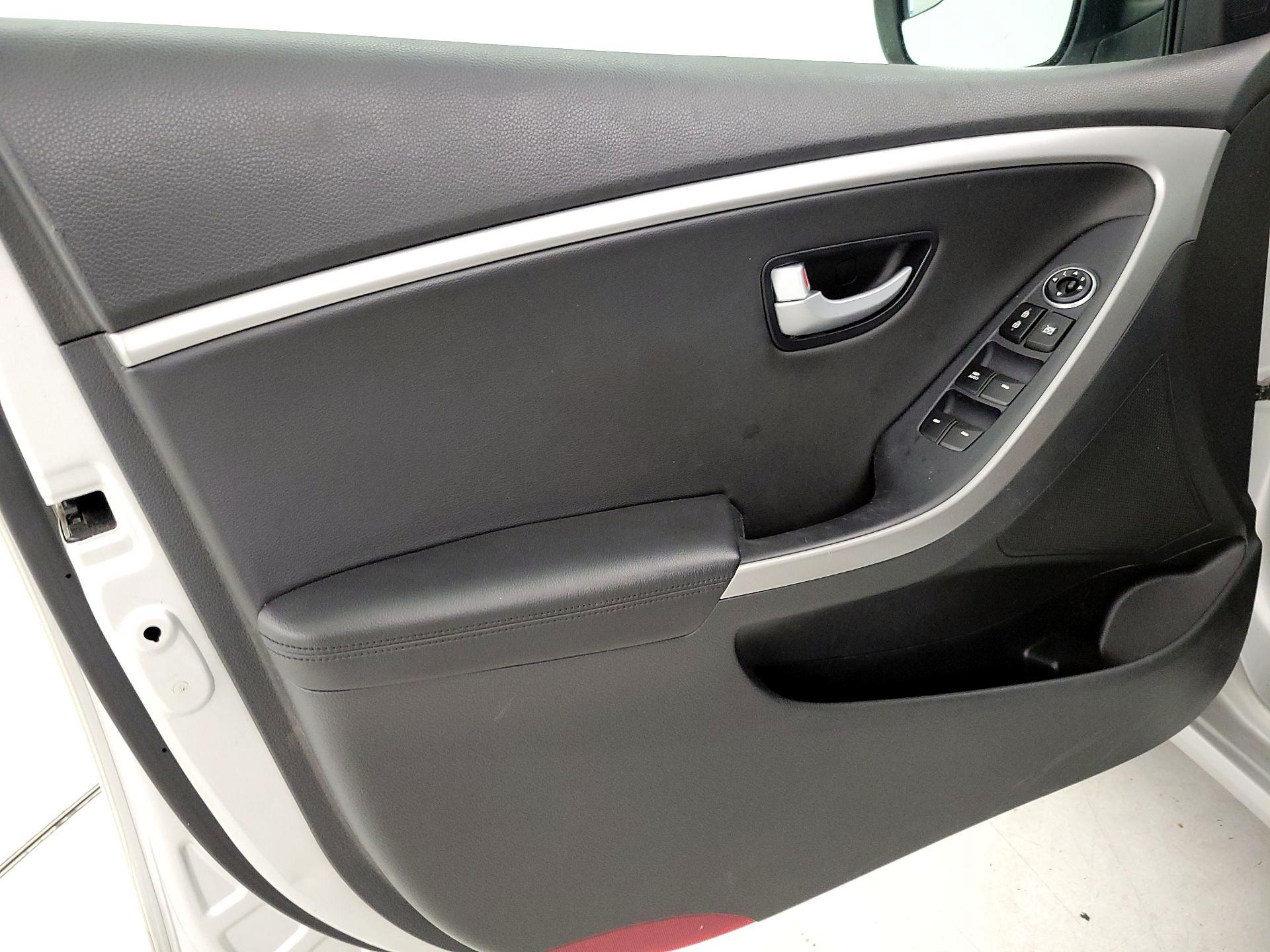 Thumbnail: 2016 Hyundai Elantra - 13