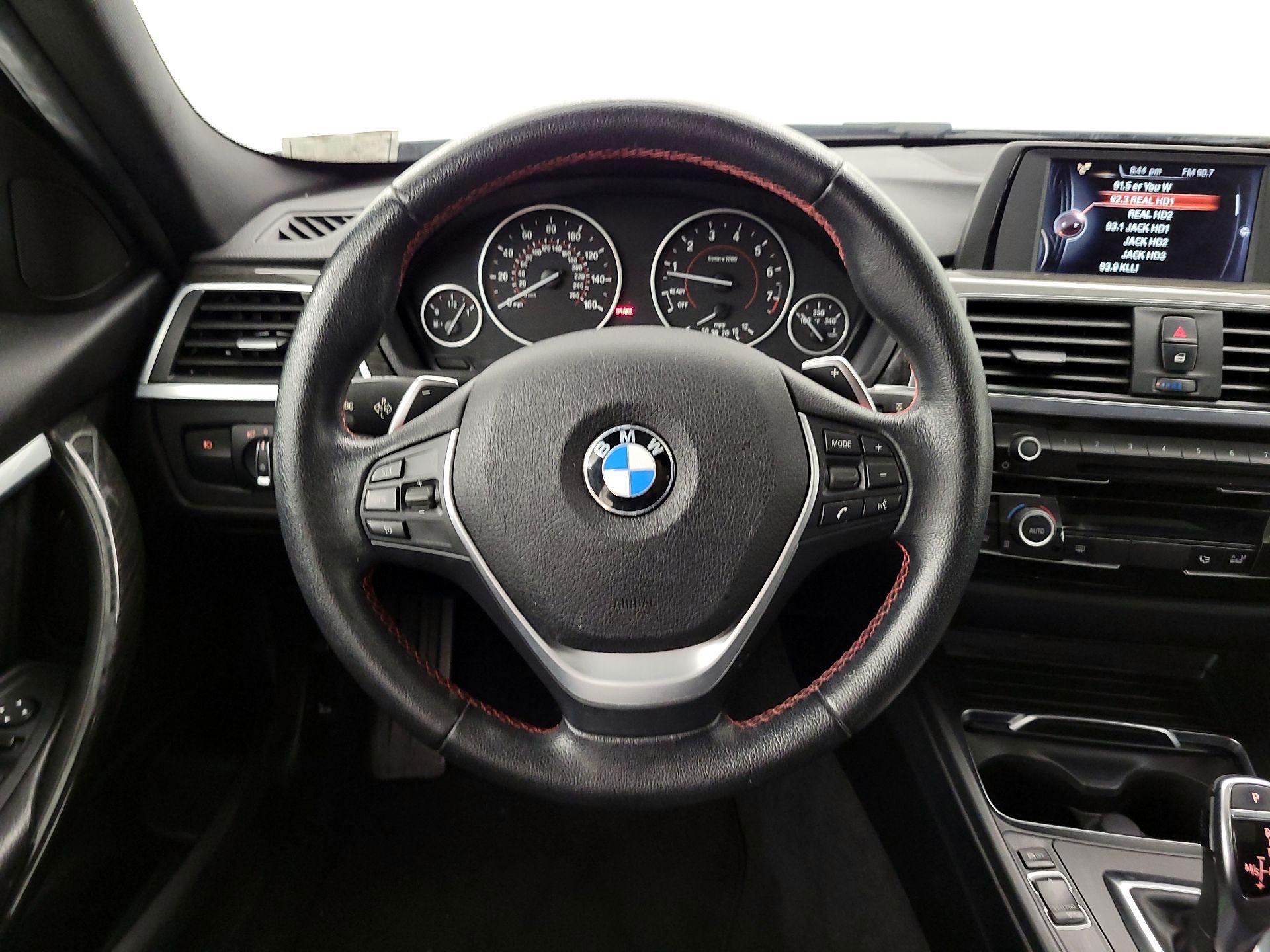Thumbnail: 2016 BMW 3 Series - 10