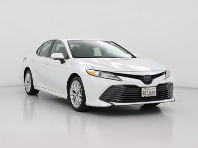 White 2019 Toyota Camry XLE