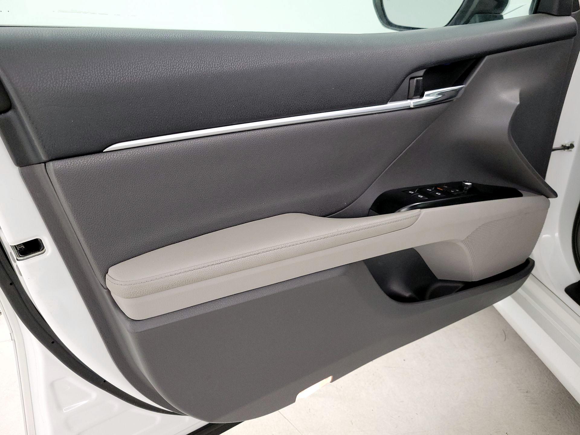 Thumbnail: 2019 Toyota Camry - 12