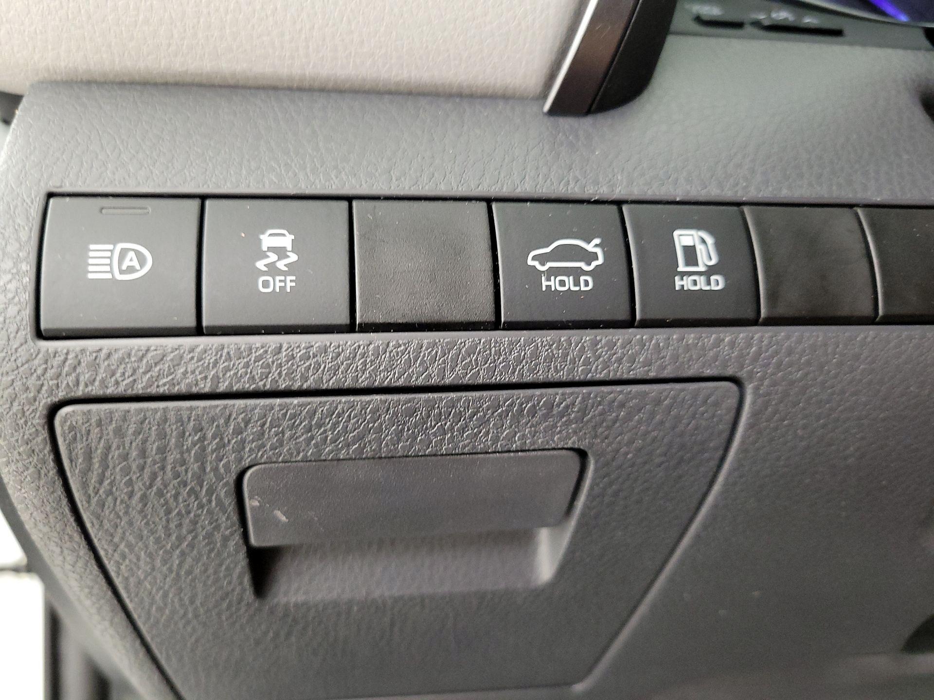 Thumbnail: 2019 Toyota Camry - 13