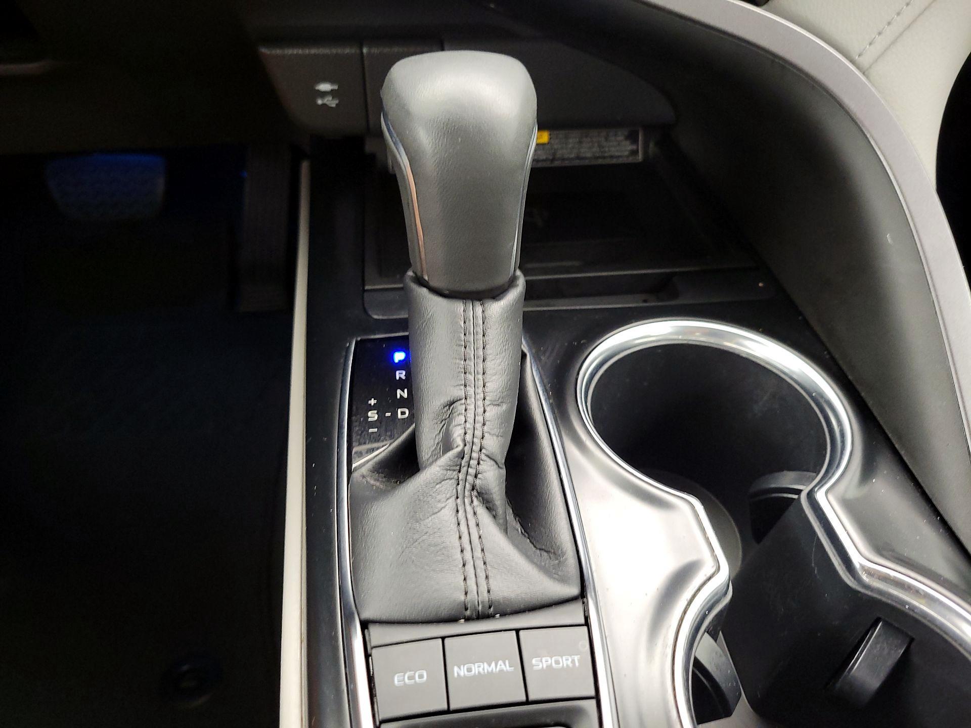Thumbnail: 2019 Toyota Camry - 17
