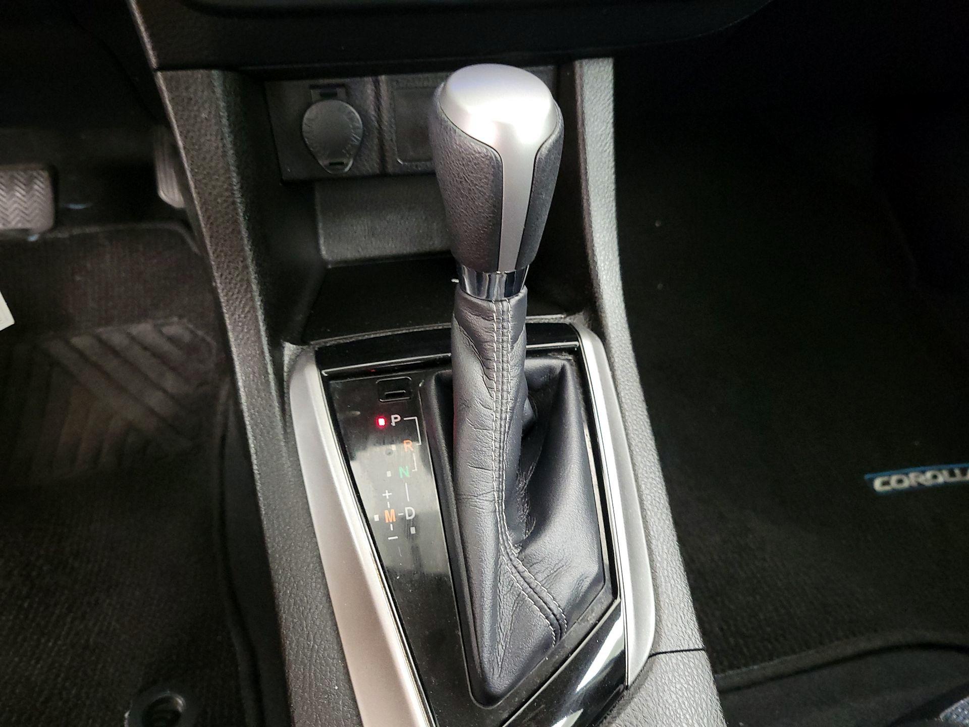 Thumbnail: 2015 Toyota Corolla - 17