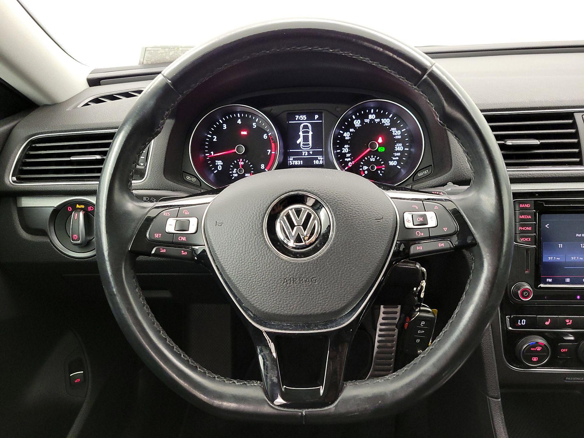 Thumbnail: 2017 Volkswagen Passat - 10
