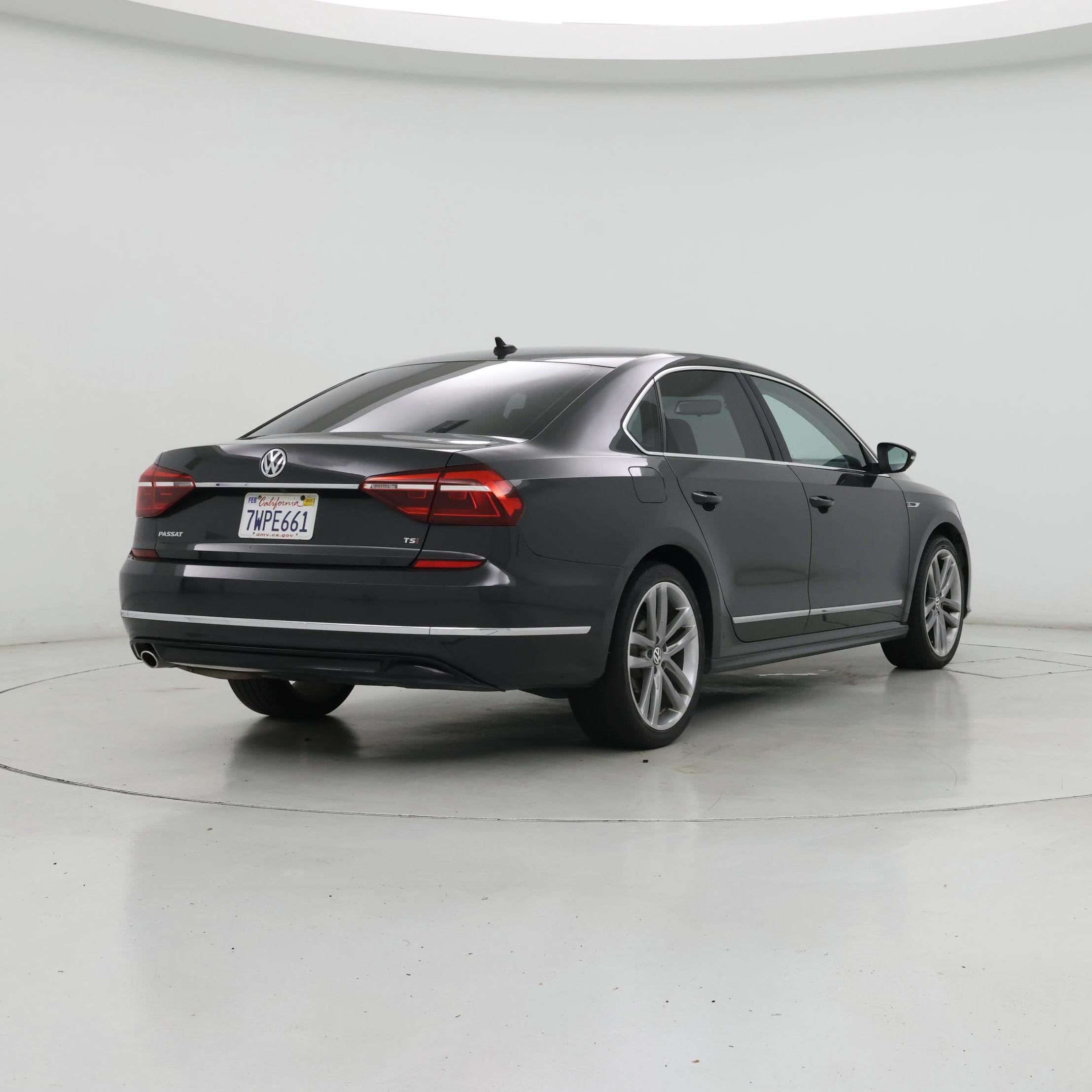 Thumbnail: 2017 Volkswagen Passat - 8