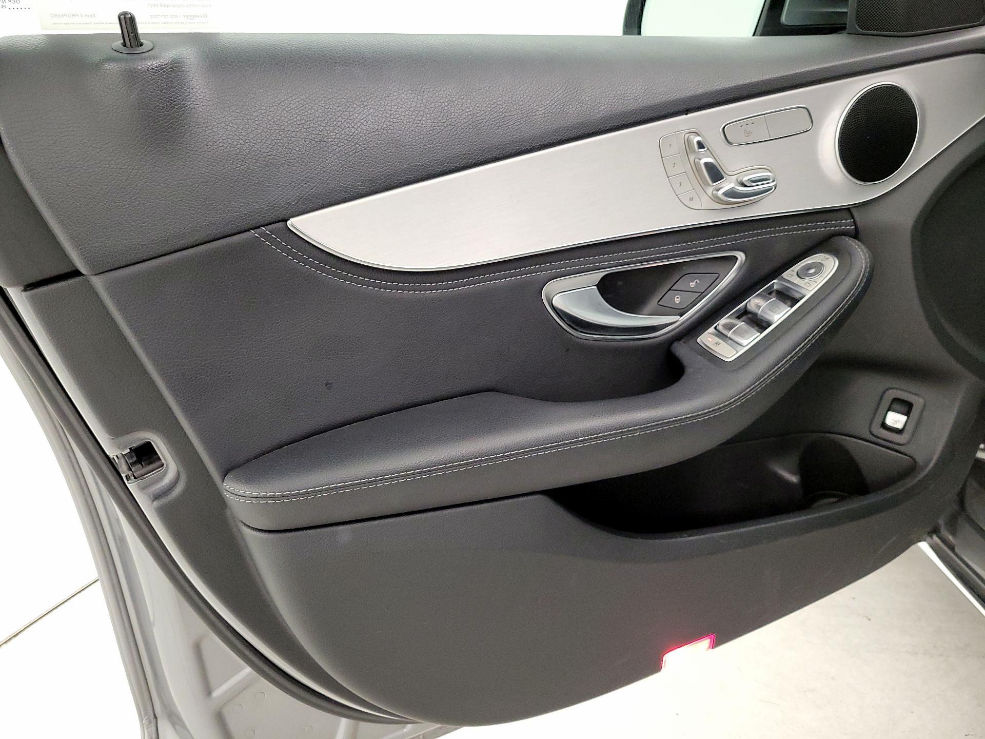 Thumbnail: 2015 Mercedes-Benz C-Class - 12
