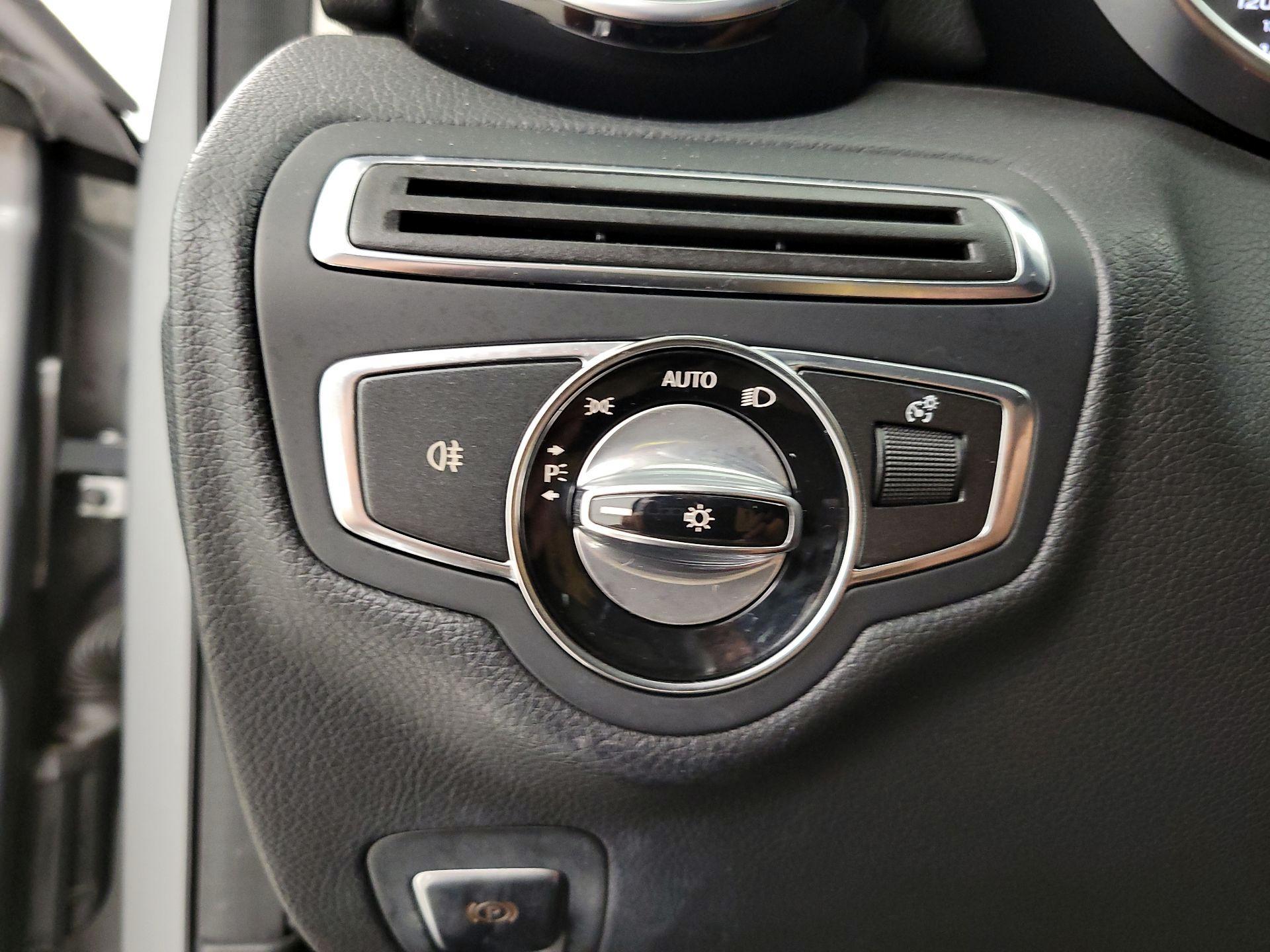 Thumbnail: 2015 Mercedes-Benz C-Class - 13