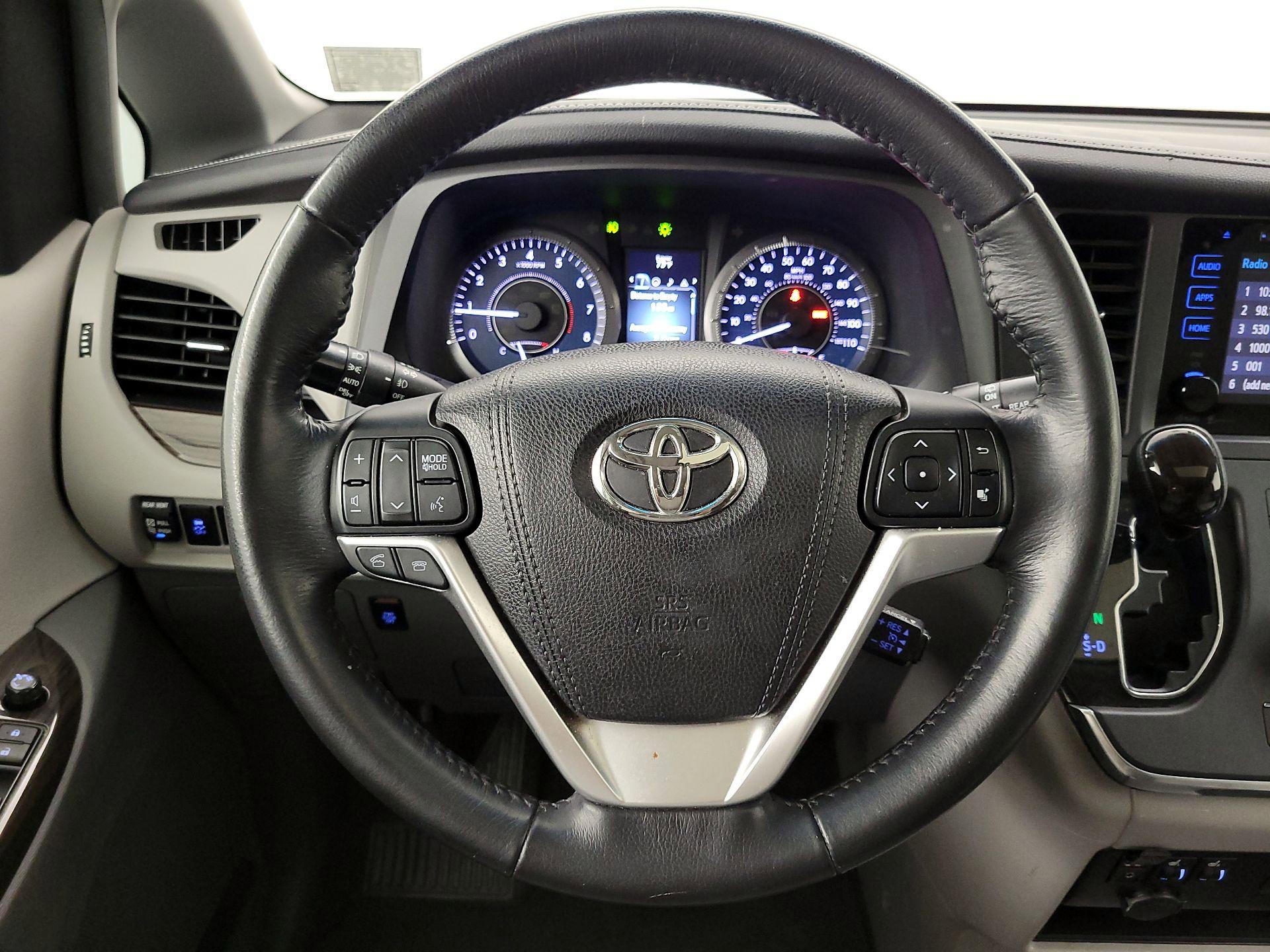 Thumbnail: 2015 Toyota Sienna - 10