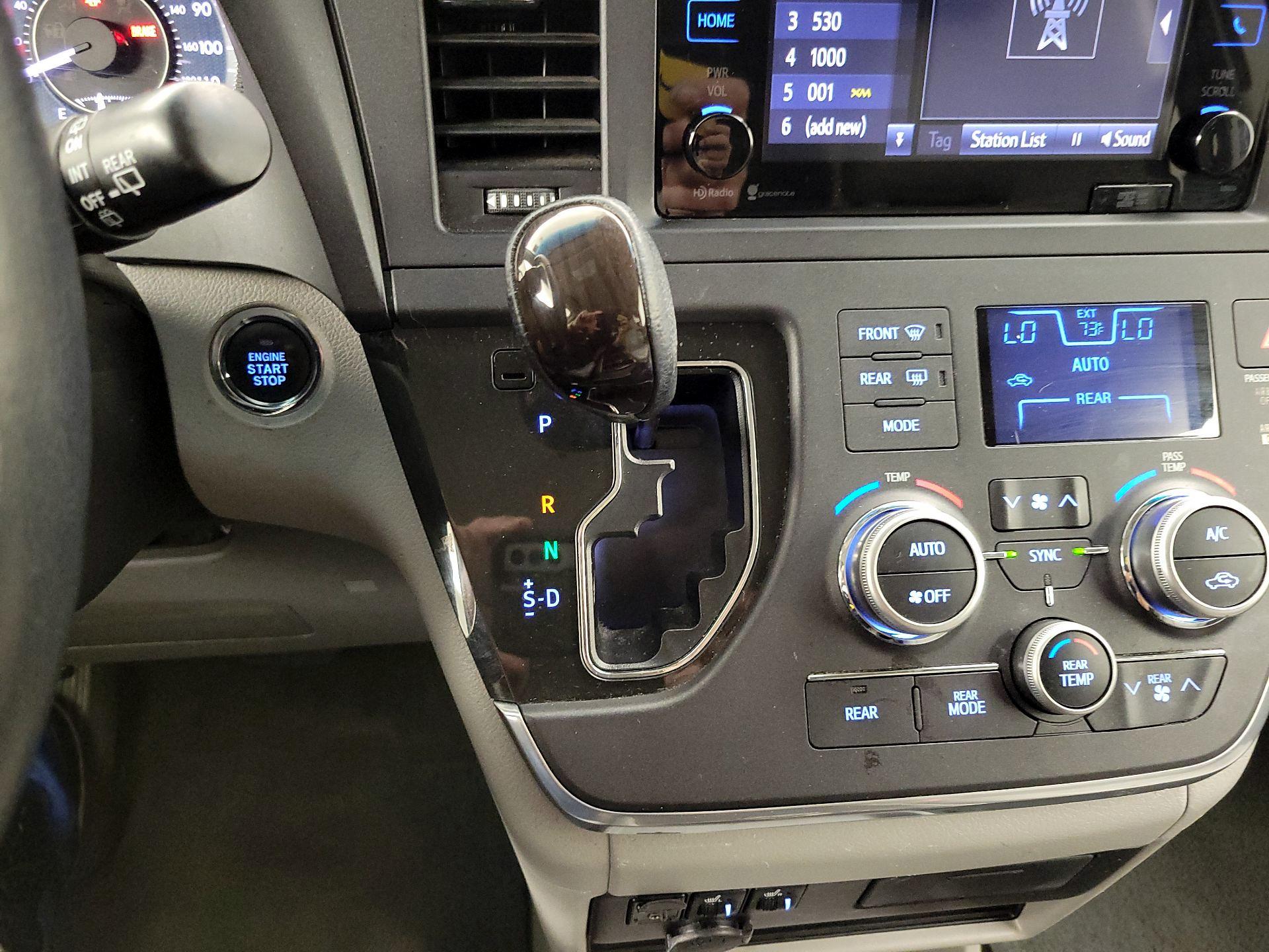 Thumbnail: 2015 Toyota Sienna - 17