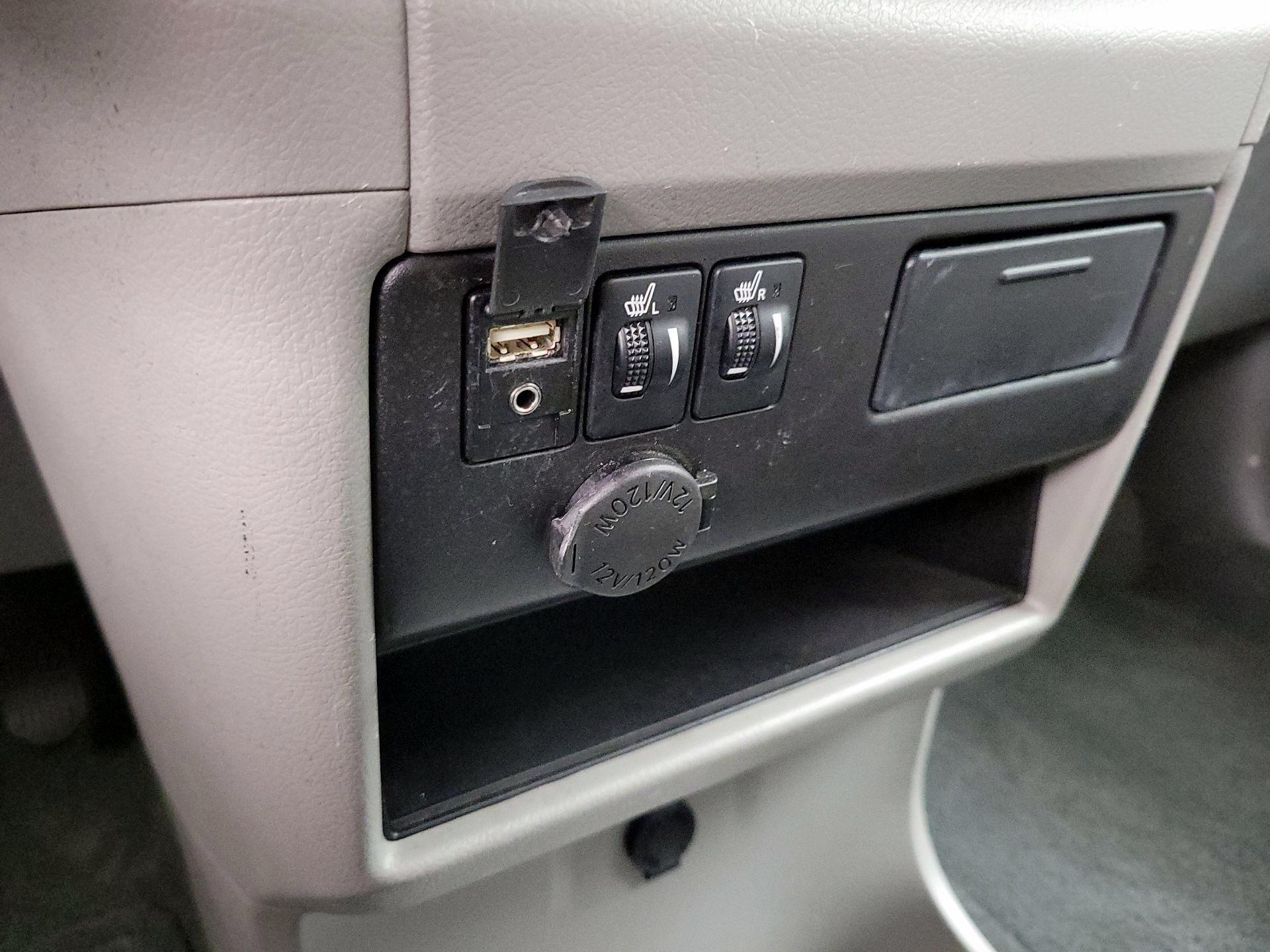 Thumbnail: 2015 Toyota Sienna - 18