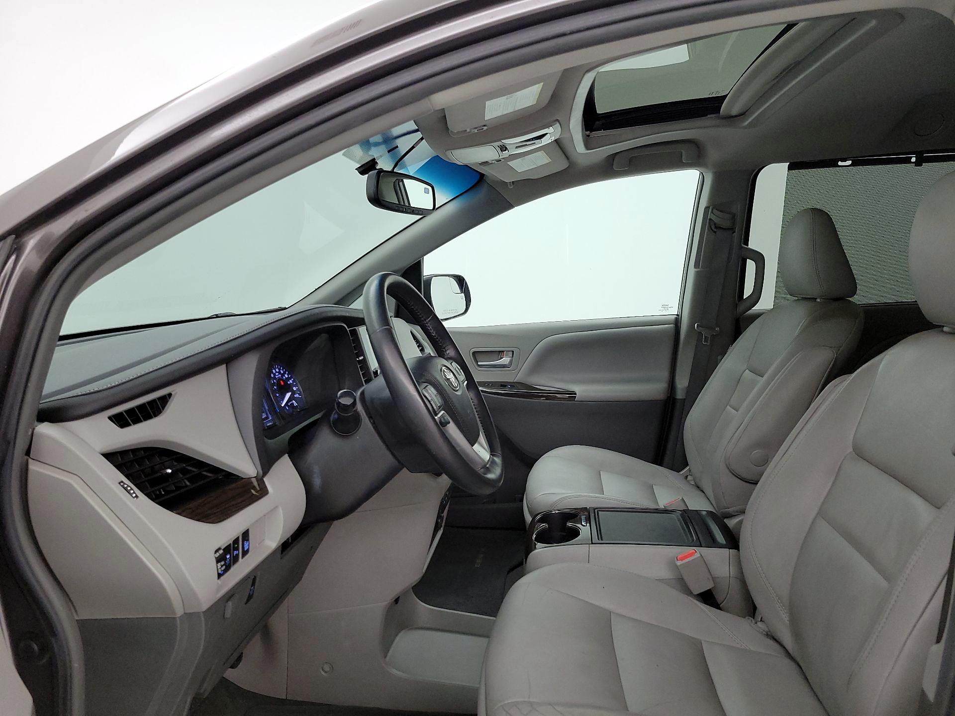 Thumbnail: 2015 Toyota Sienna - 19
