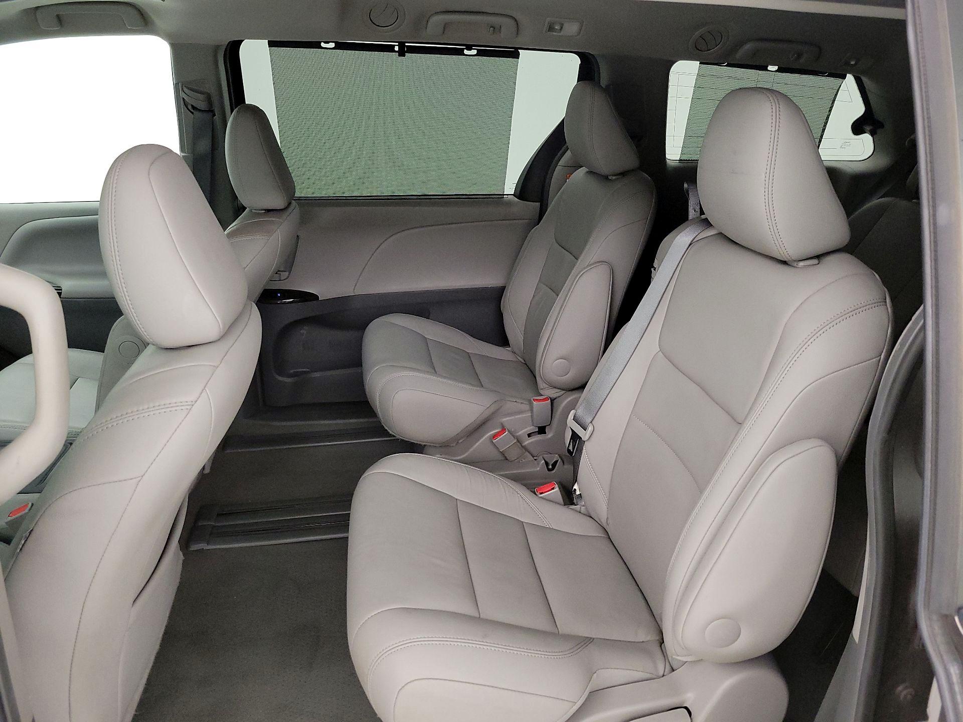 Thumbnail: 2015 Toyota Sienna - 20