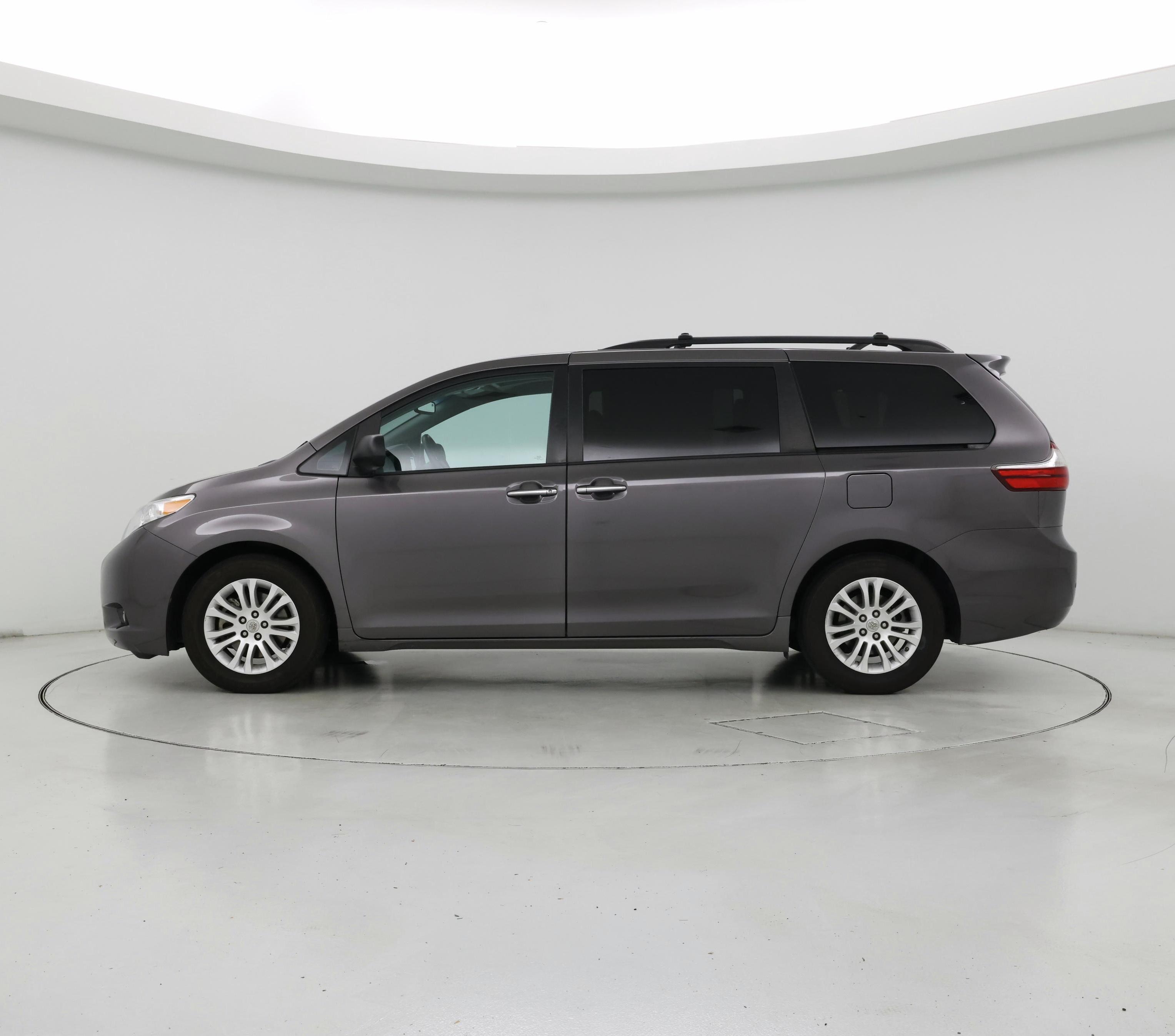 Thumbnail: 2015 Toyota Sienna - 3