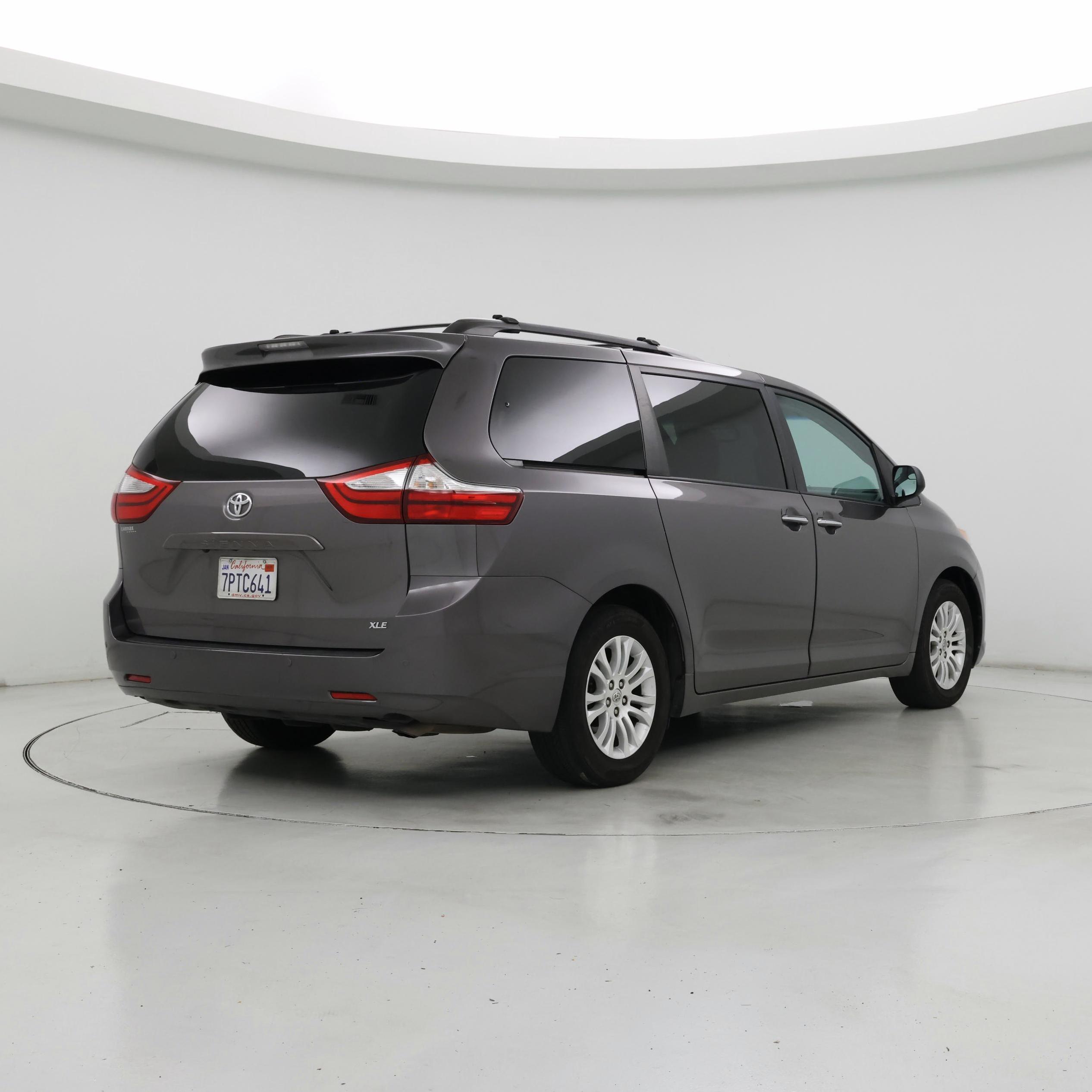 Thumbnail: 2015 Toyota Sienna - 8