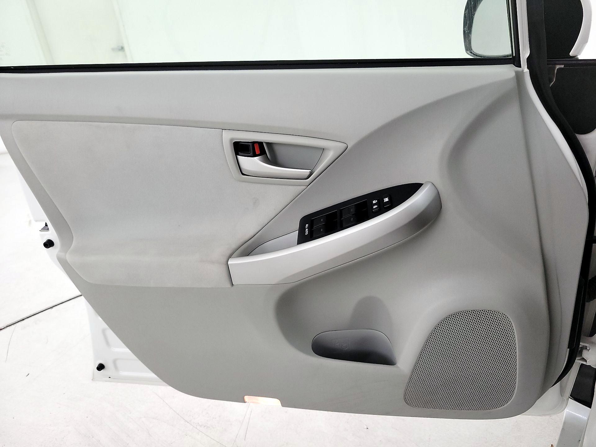 Thumbnail: 2013 Toyota Prius - 12