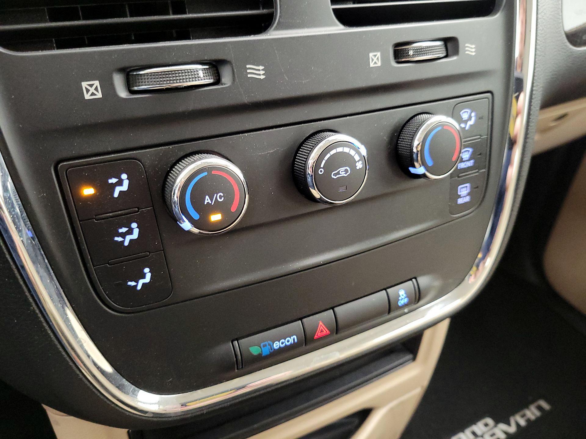 Thumbnail: 2016 Dodge Grand Caravan - 15