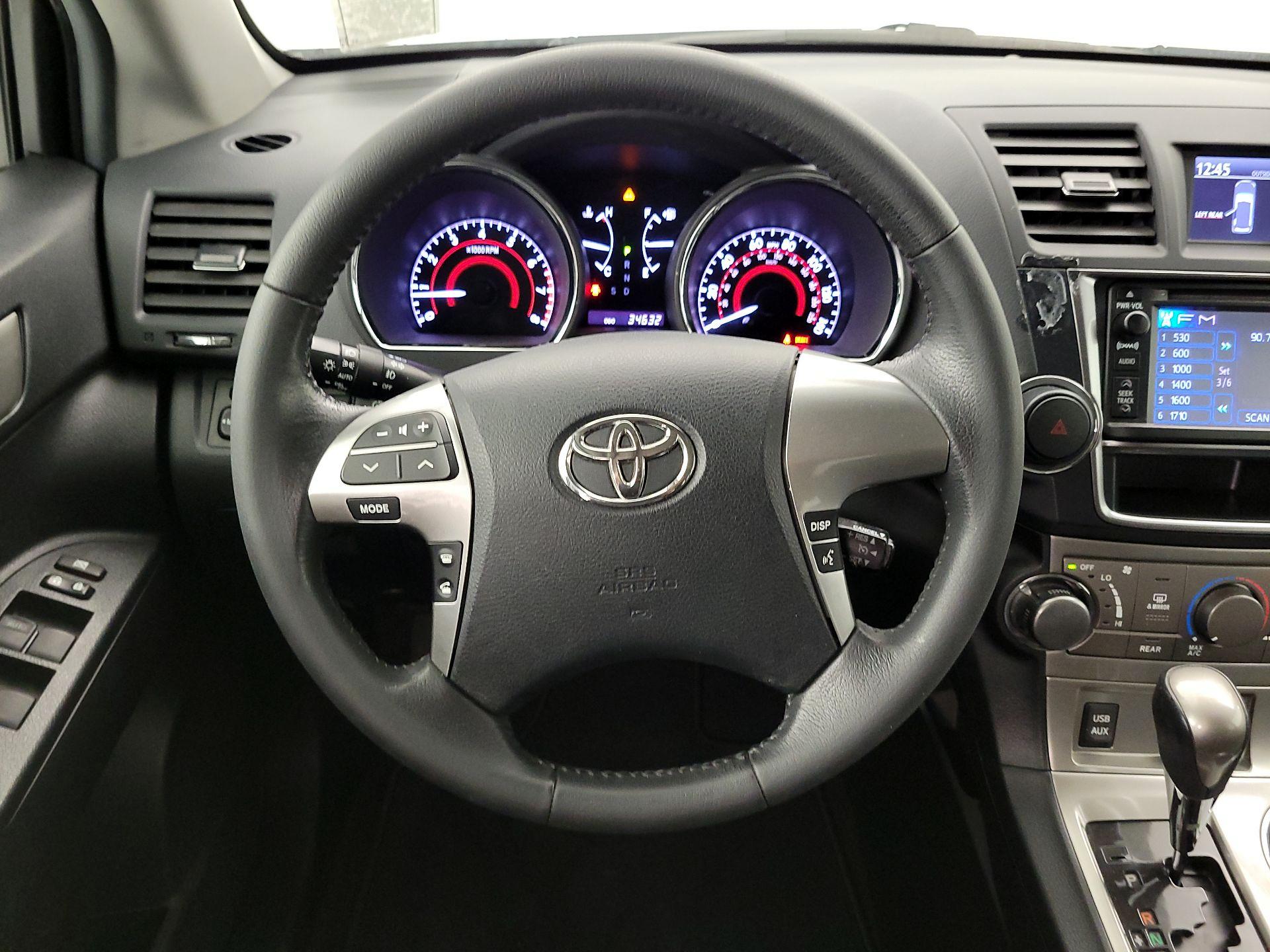 Thumbnail: 2013 Toyota Highlander - 10