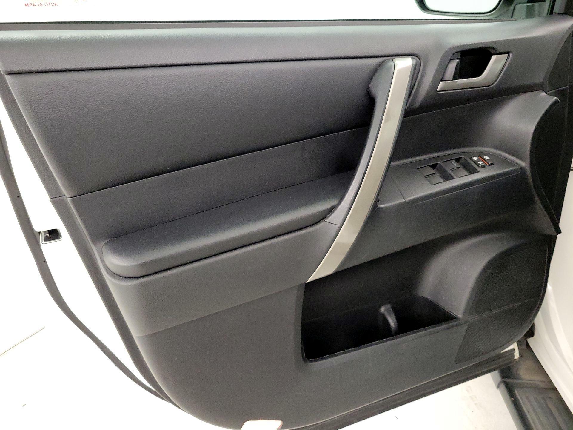 Thumbnail: 2013 Toyota Highlander - 12
