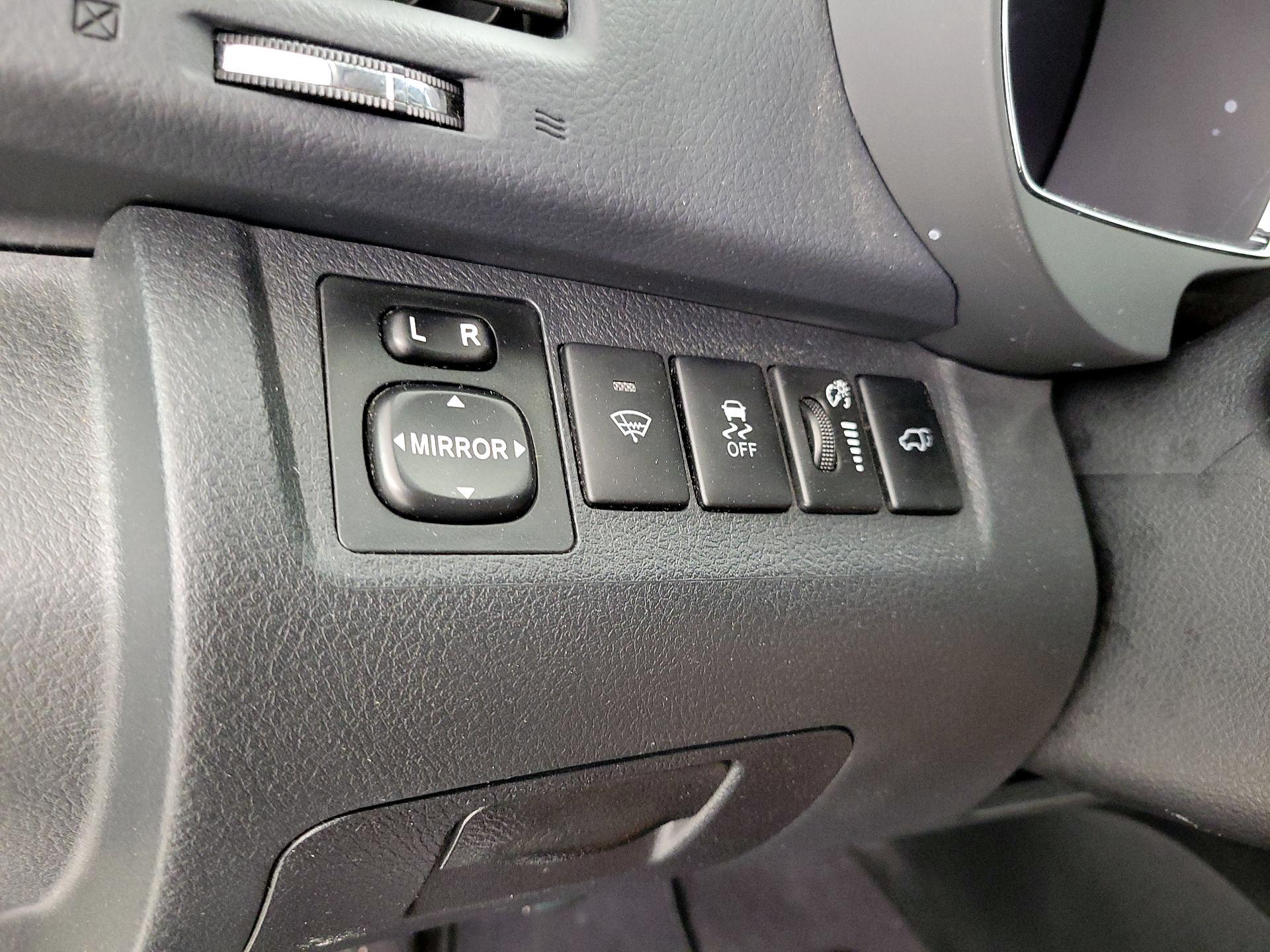 Thumbnail: 2013 Toyota Highlander - 13