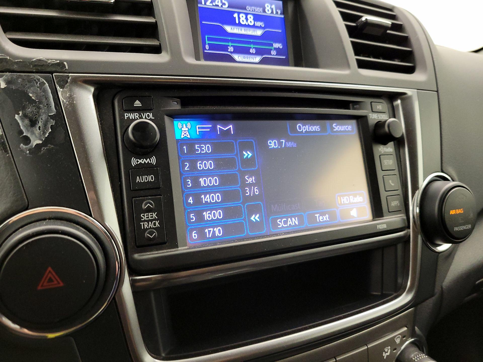 Thumbnail: 2013 Toyota Highlander - 15