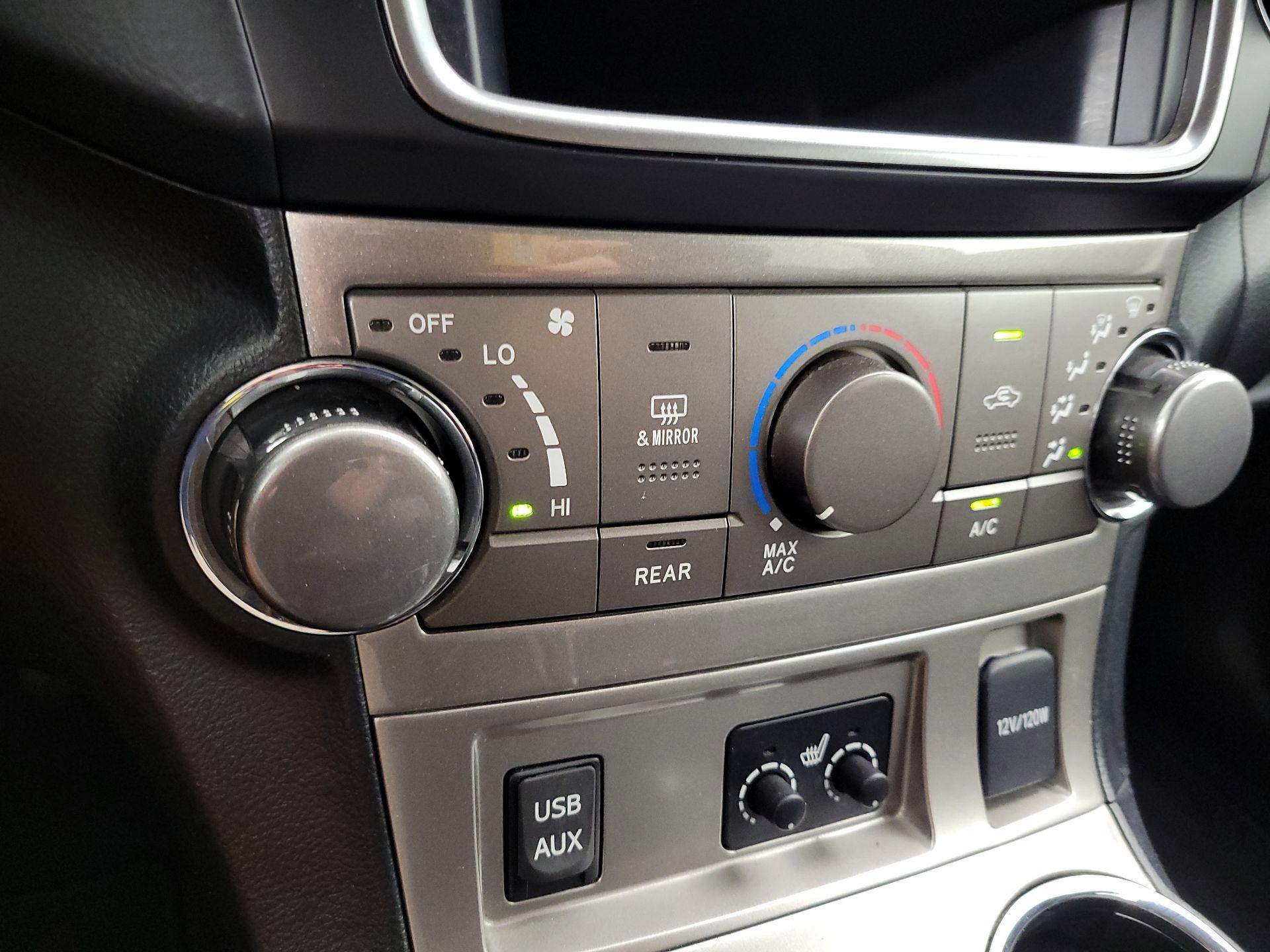 Thumbnail: 2013 Toyota Highlander - 16