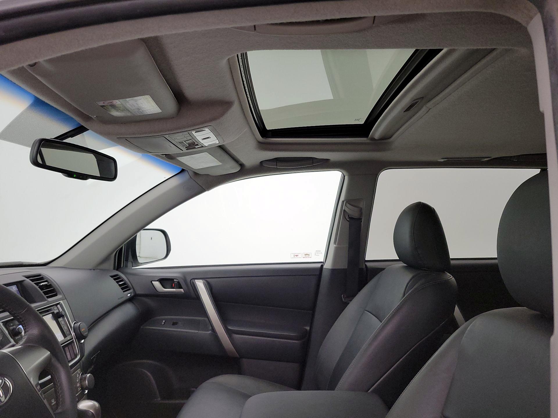 Thumbnail: 2013 Toyota Highlander - 19