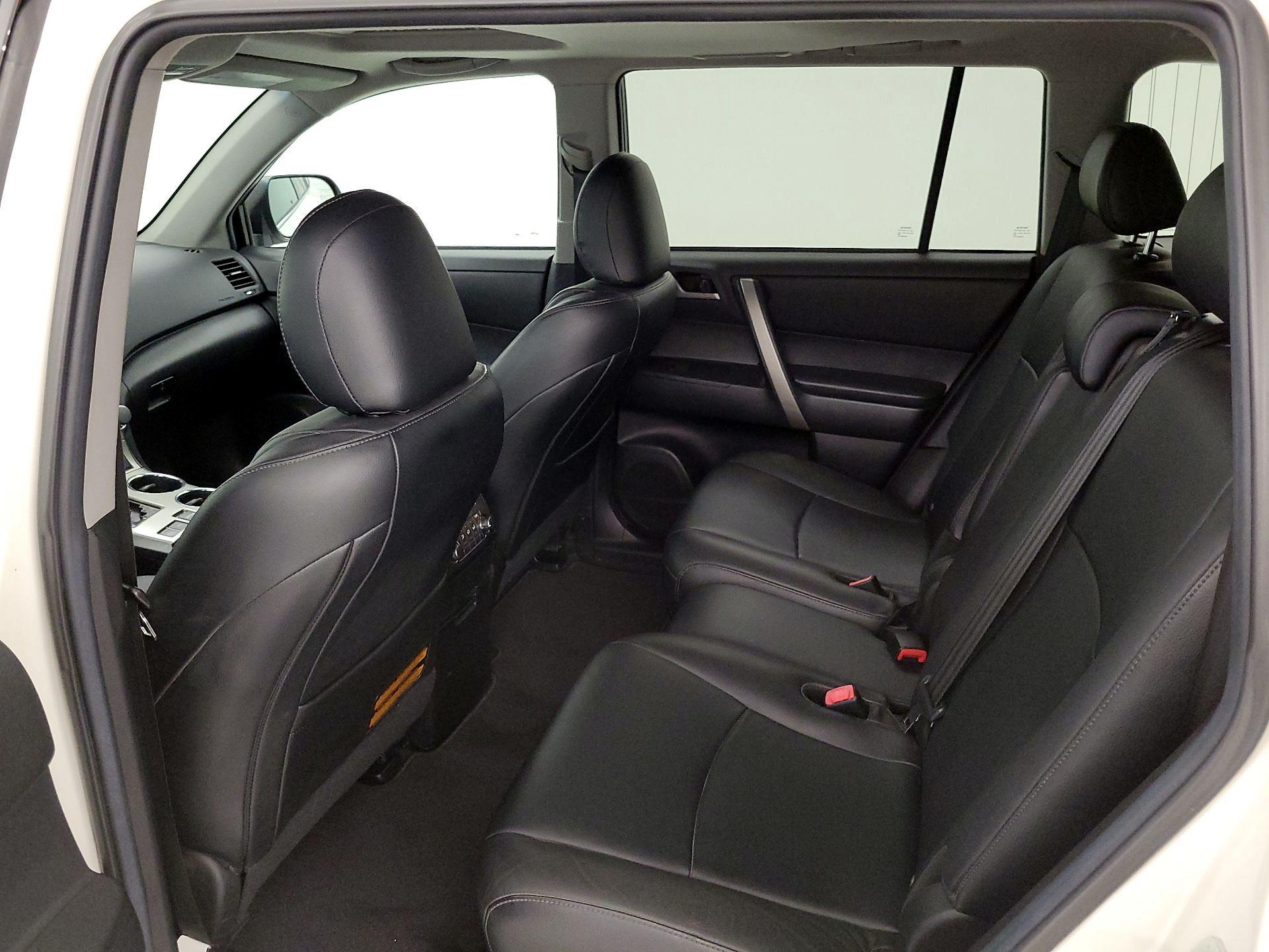 Thumbnail: 2013 Toyota Highlander - 20