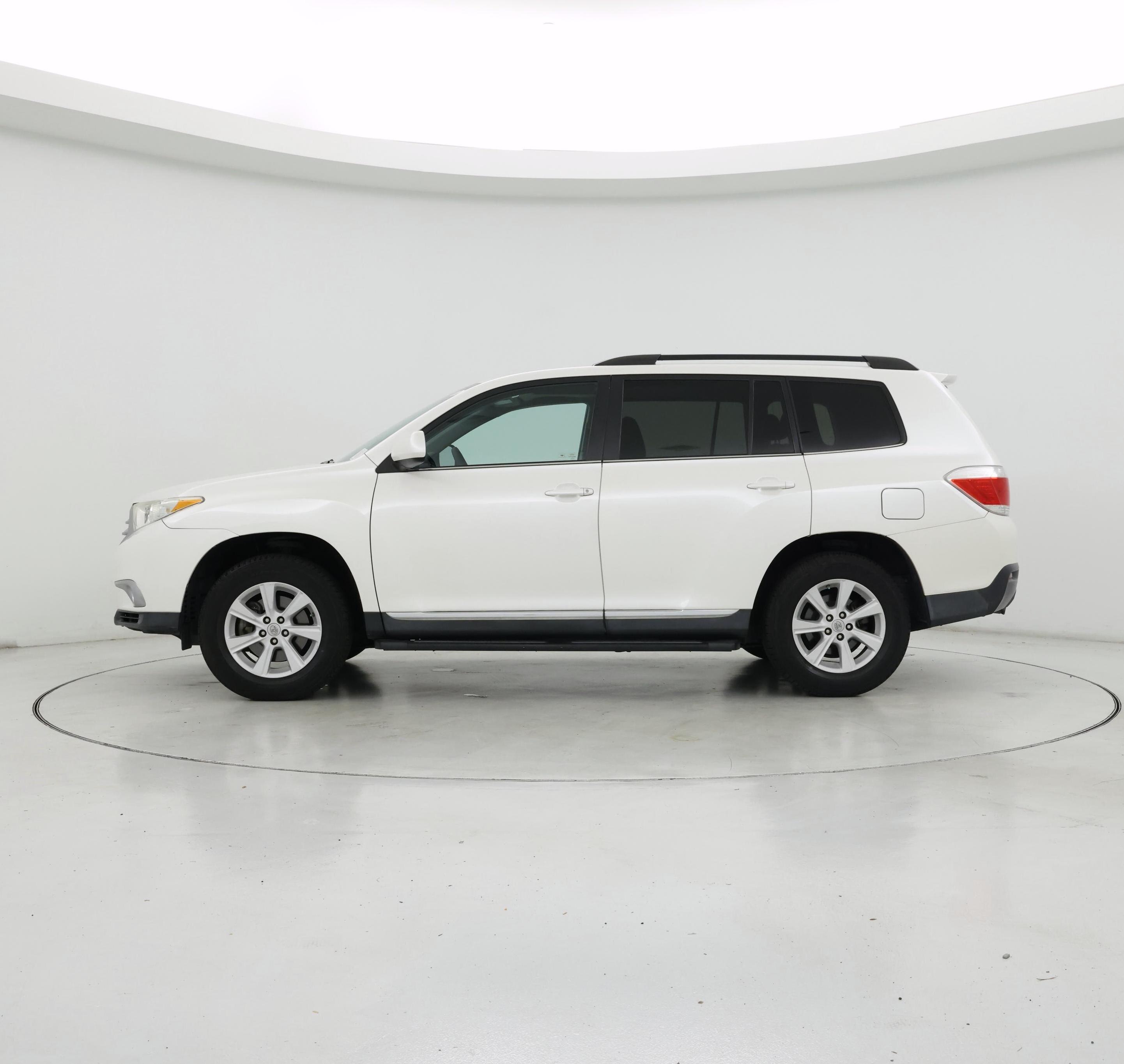 Thumbnail: 2013 Toyota Highlander - 3