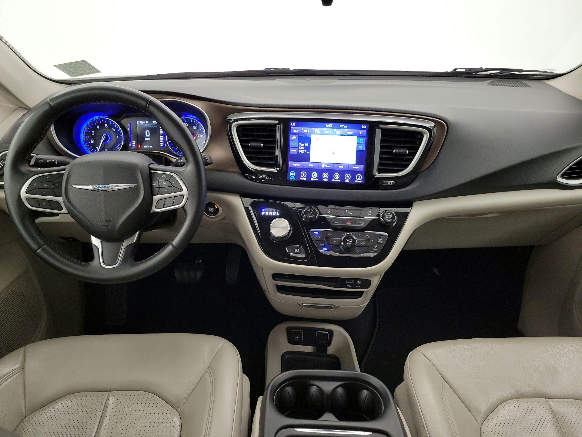 Thumbnail: 2018 Chrysler Pacifica - 9