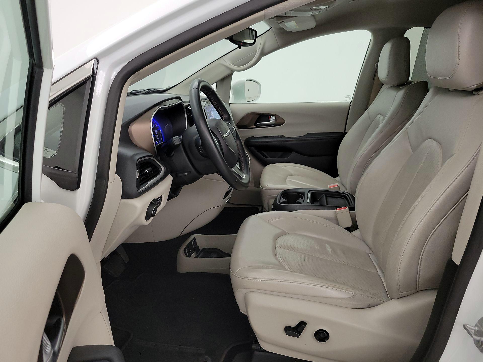 Thumbnail: 2018 Chrysler Pacifica - 11